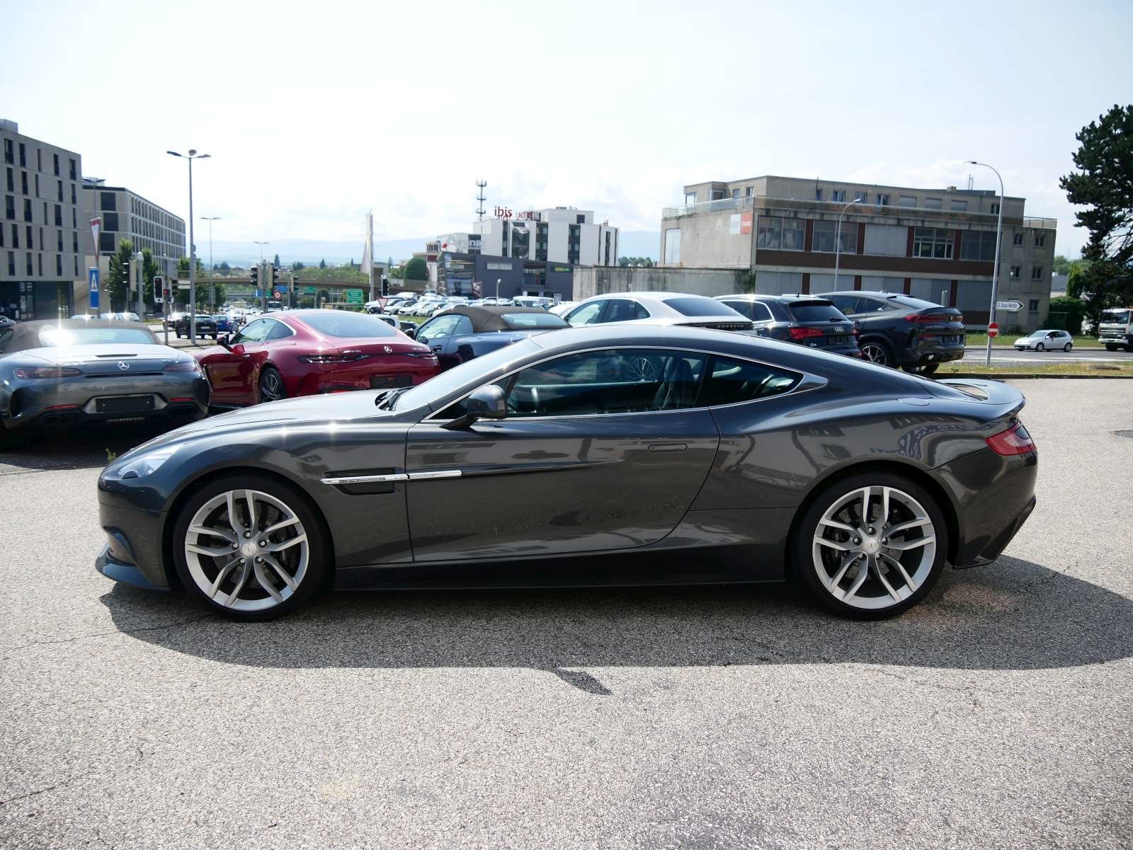 ASTON MARTIN Vanquish V12 5.9-48 Touchtronic 3, Essence, Occasion / Utilisé, Automatique - 2