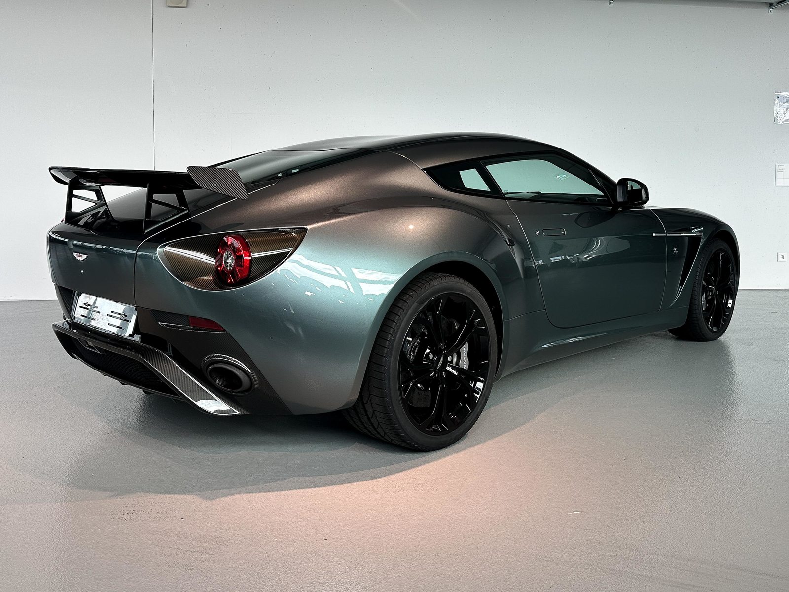 ASTON MARTIN V12 Vantage Coupé 6.0, Essence, Occasion / Utilisé, Manuelle - 3