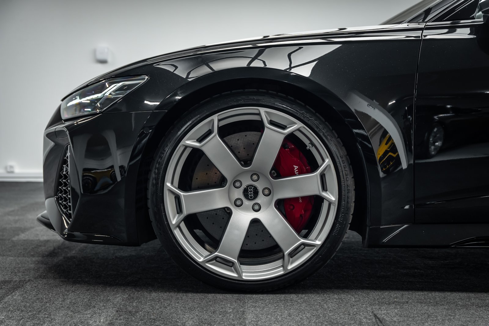 AUDI * RS6 AVANT * RS DYNAMIKPAKET PLUS * V-MAX 305KM/H * RS, Mild-Hybrid Benzin/Elektro, Occasion / Gebraucht, Automatik - 2