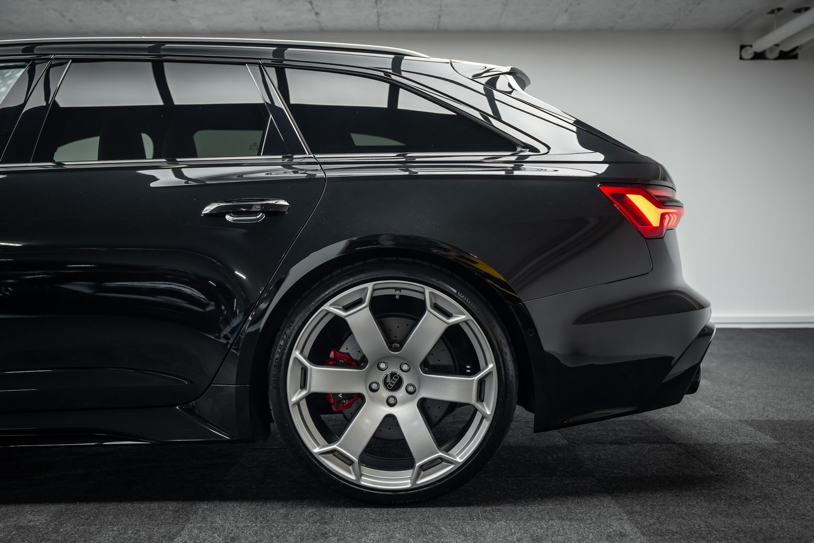 AUDI * RS6 AVANT * RS DYNAMIKPAKET PLUS * V-MAX 305KM/H * RS, Mild-Hybrid Benzin/Elektro, Occasion / Gebraucht, Automatik - 3