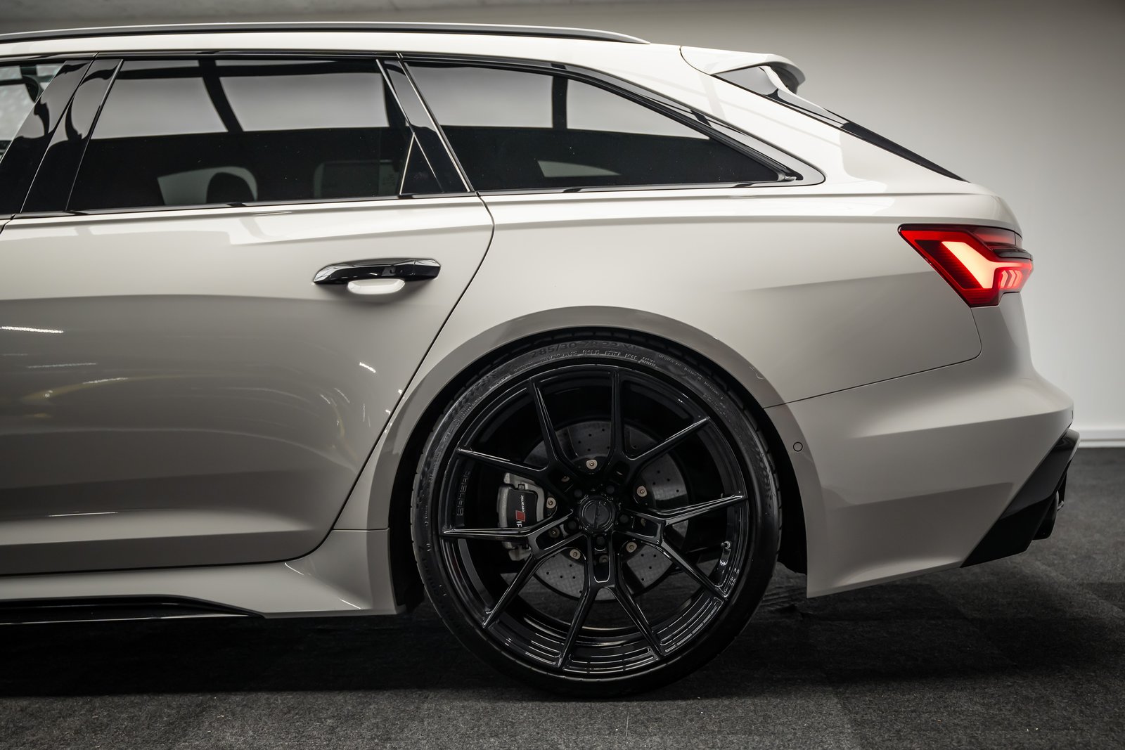 AUDI * RS6 AVANT * INDIVIDUALLACKIERUNG PORSCHE KREIDE * V-M, Hybride Léger Essence/Électricité, Occasion / Utilisé, Automatique - 3