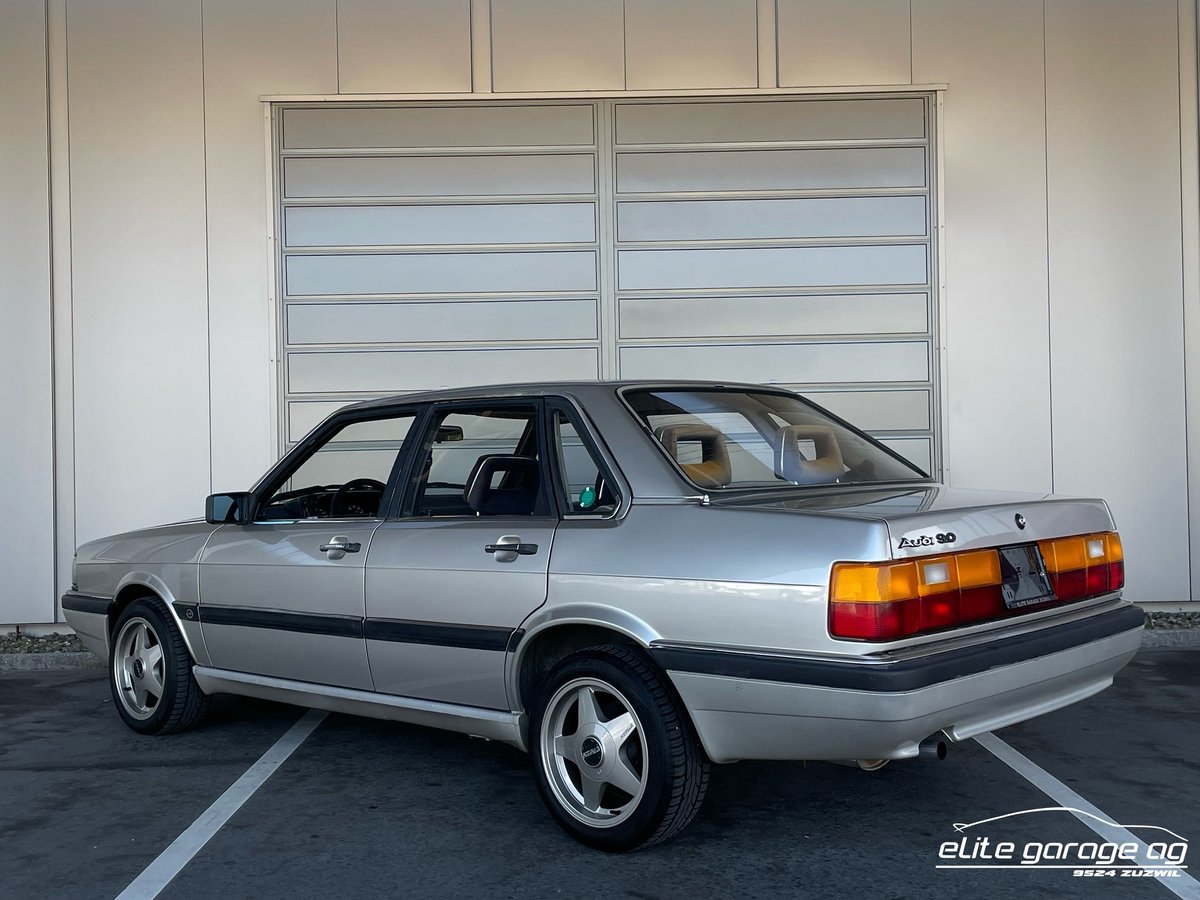 AUDI 90 2.2, Petrol, Classic, Manual - 3