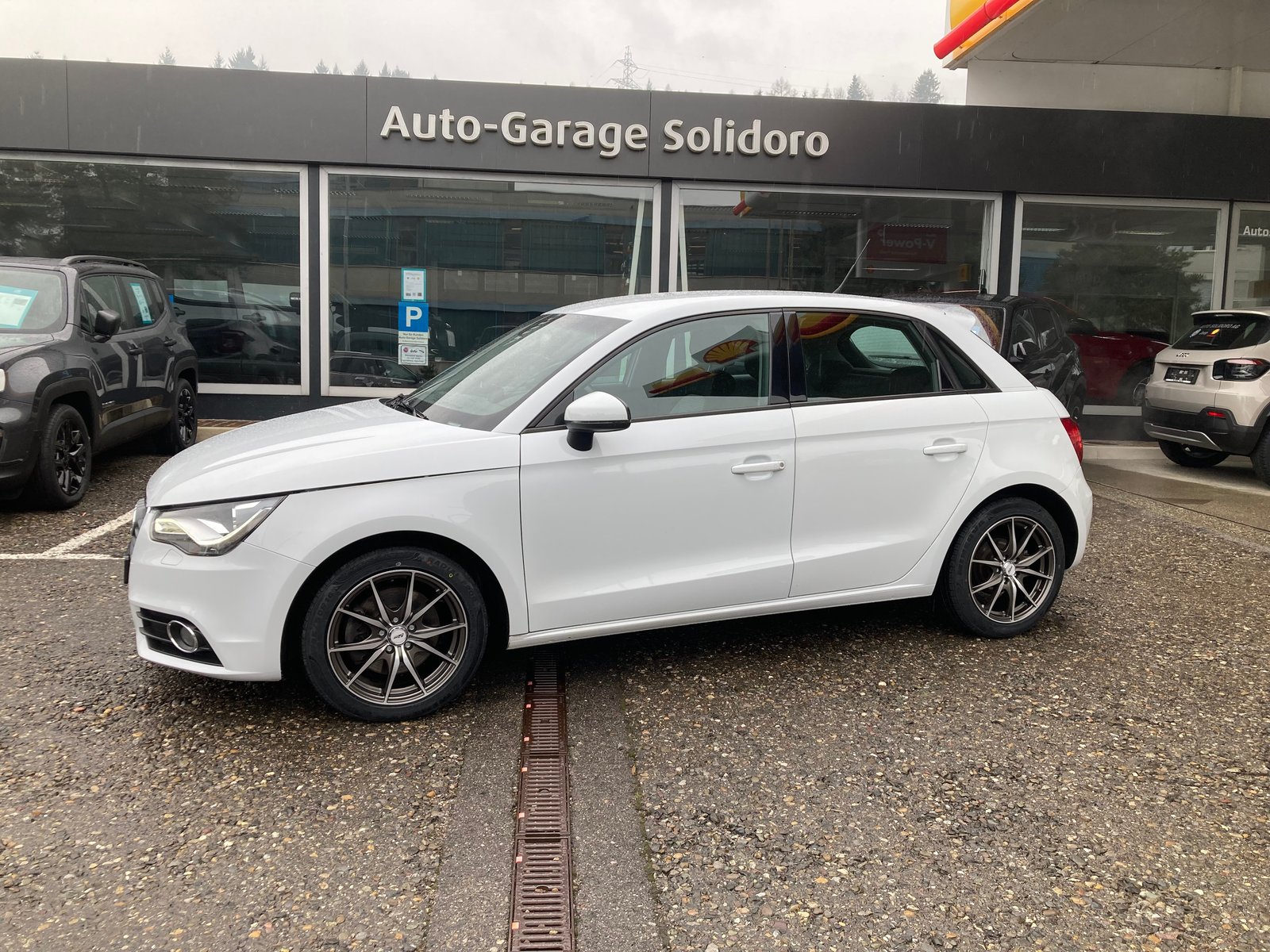 AUDI A1 Sportback 1.6 TDI Ambition, Diesel, Second hand / Used, Manual - 2