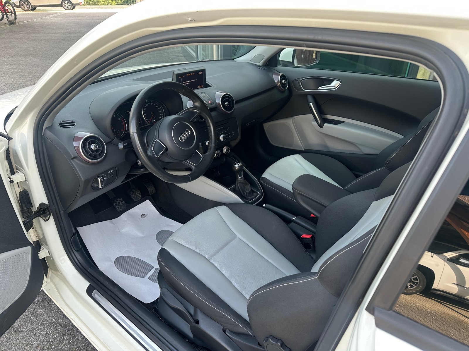 AUDI A1 1.2 TFSI Attraction, Petrol, Second hand / Used, Manual - 7