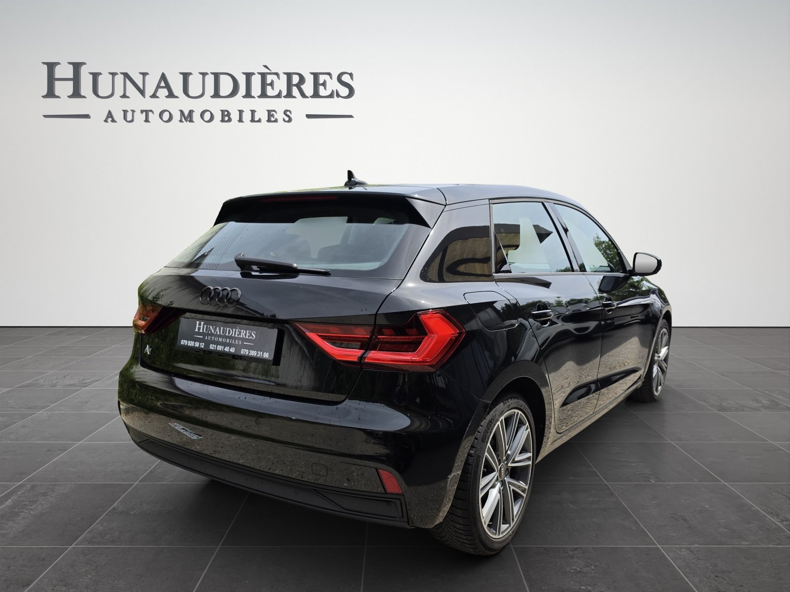 AUDI A1 Sportback 30 TFSI advanced Attraction S-tronic, Benzin, Occasion / Gebraucht, Automatik - 2