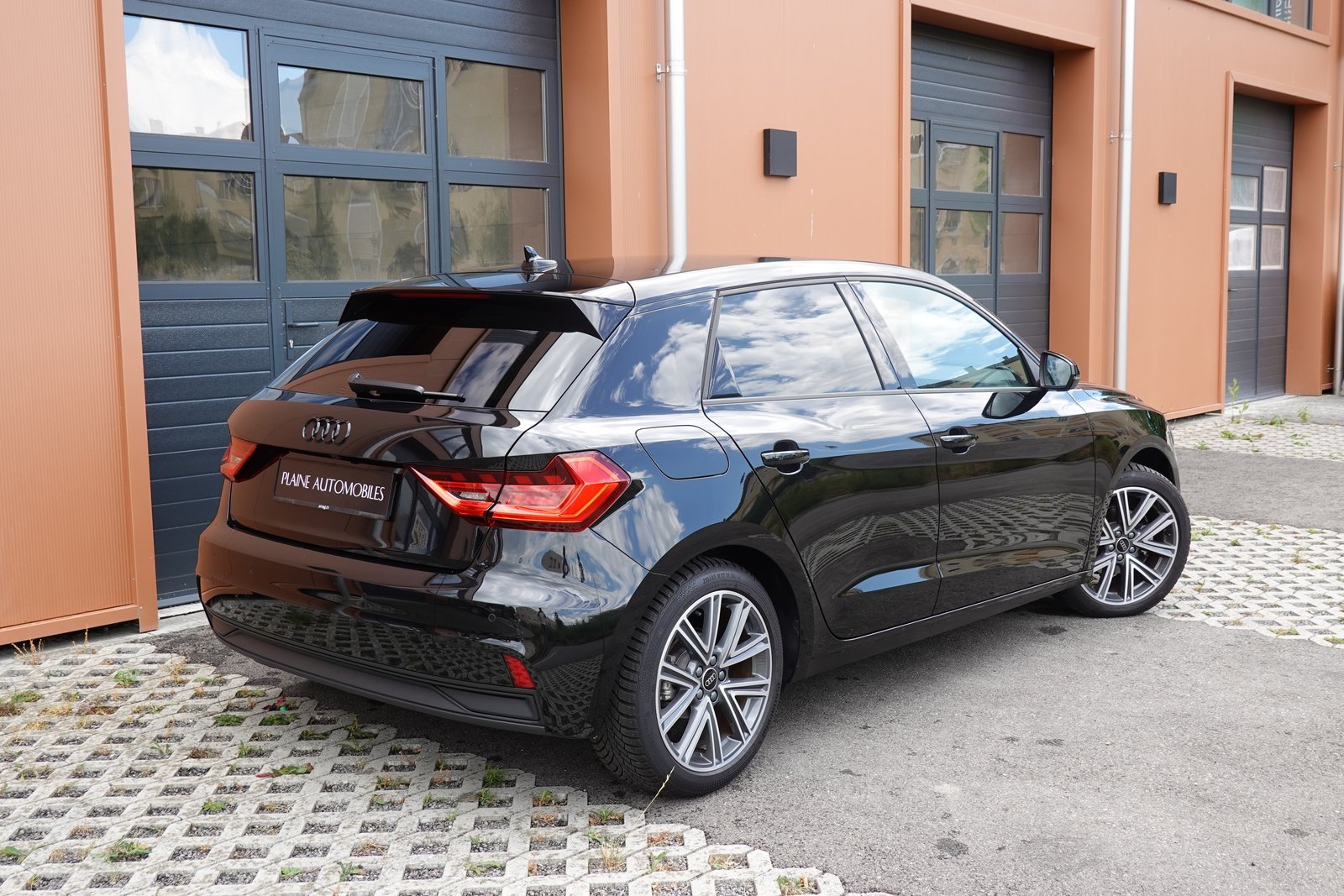 AUDI A1 Sportback 30 TFSI S Line Attraction S-tronic * Vehic, Benzin, Occasion / Gebraucht, Automatik - 7