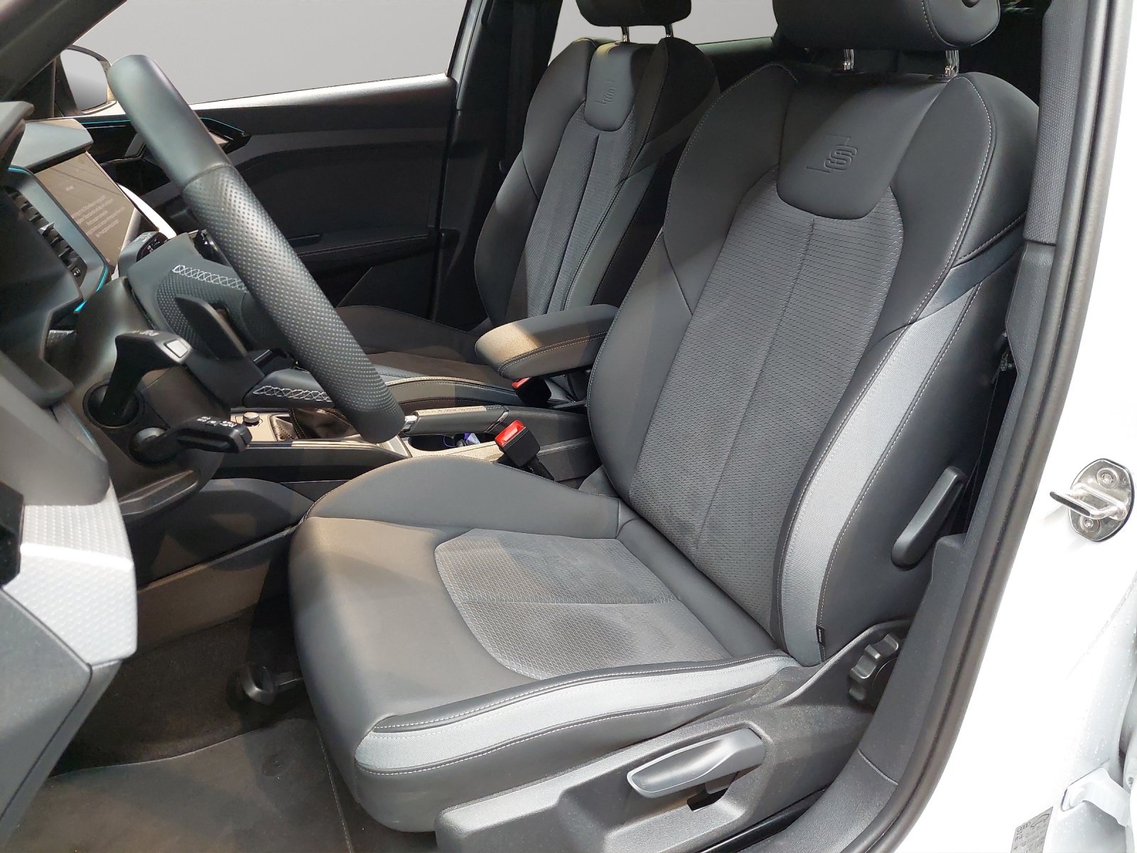 AUDI A1 Sportback 40 TFSI S Line S-tronic, Petrol, Second hand / Used, Automatic - 6