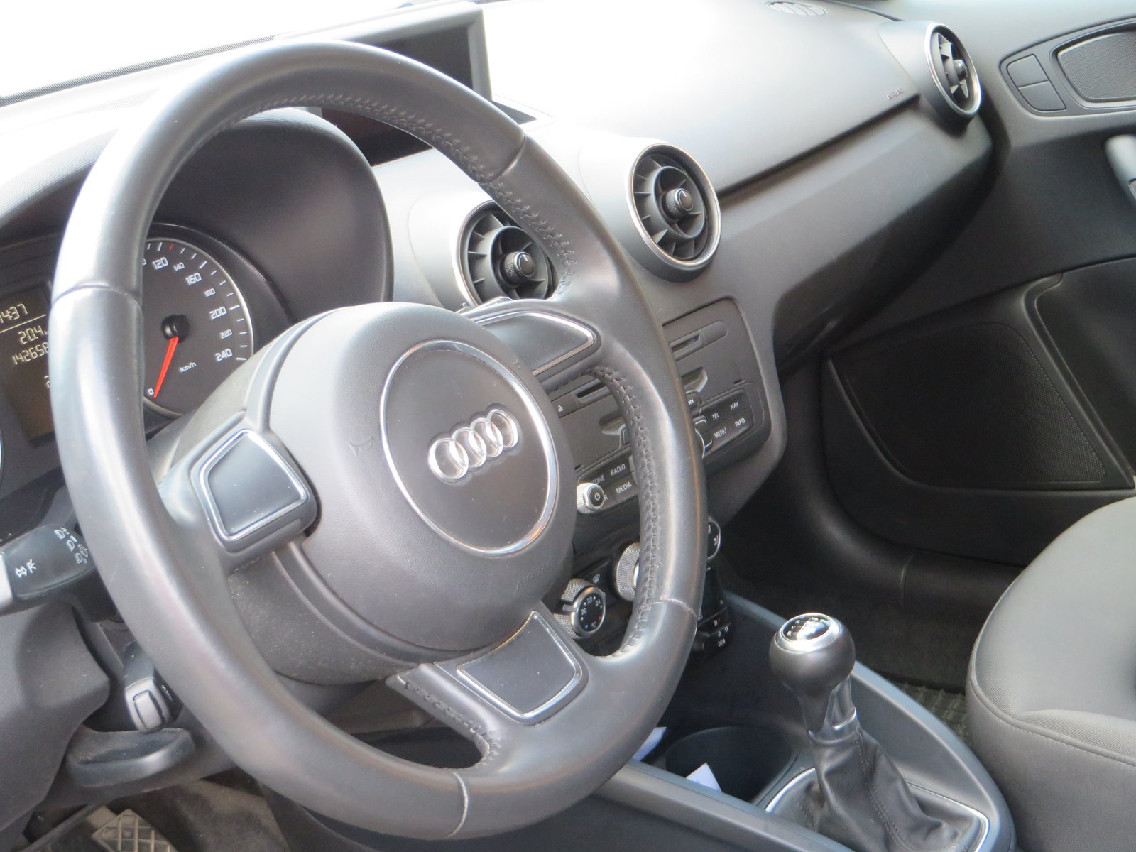 AUDI A1 Sportback 1.4 TFSI Attraction, Benzin, Occasion / Gebraucht, Handschaltung - 6