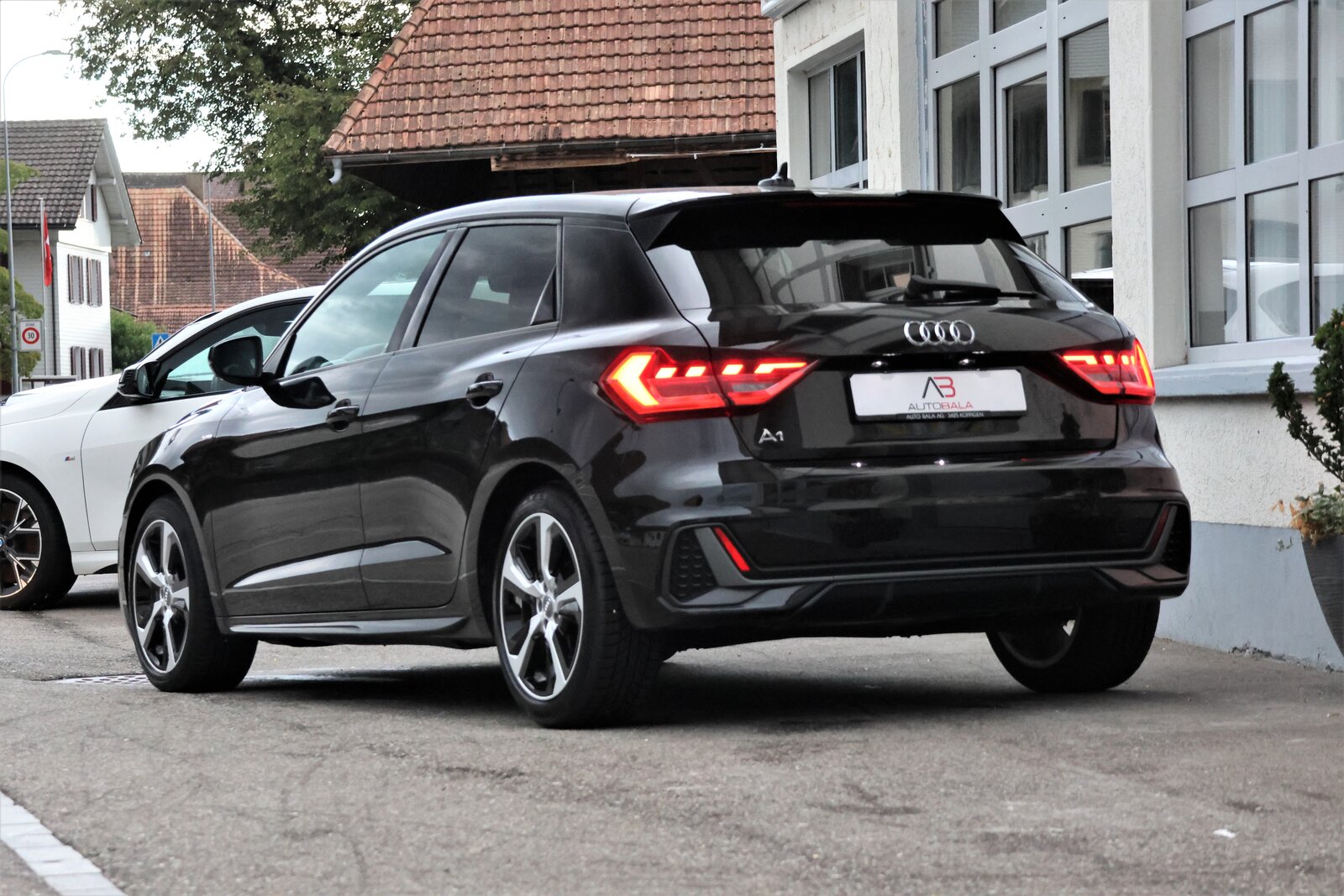 AUDI A1 Sportback 30 TFSI S Line S-tronic, Petrol, Second hand / Used, Automatic - 2