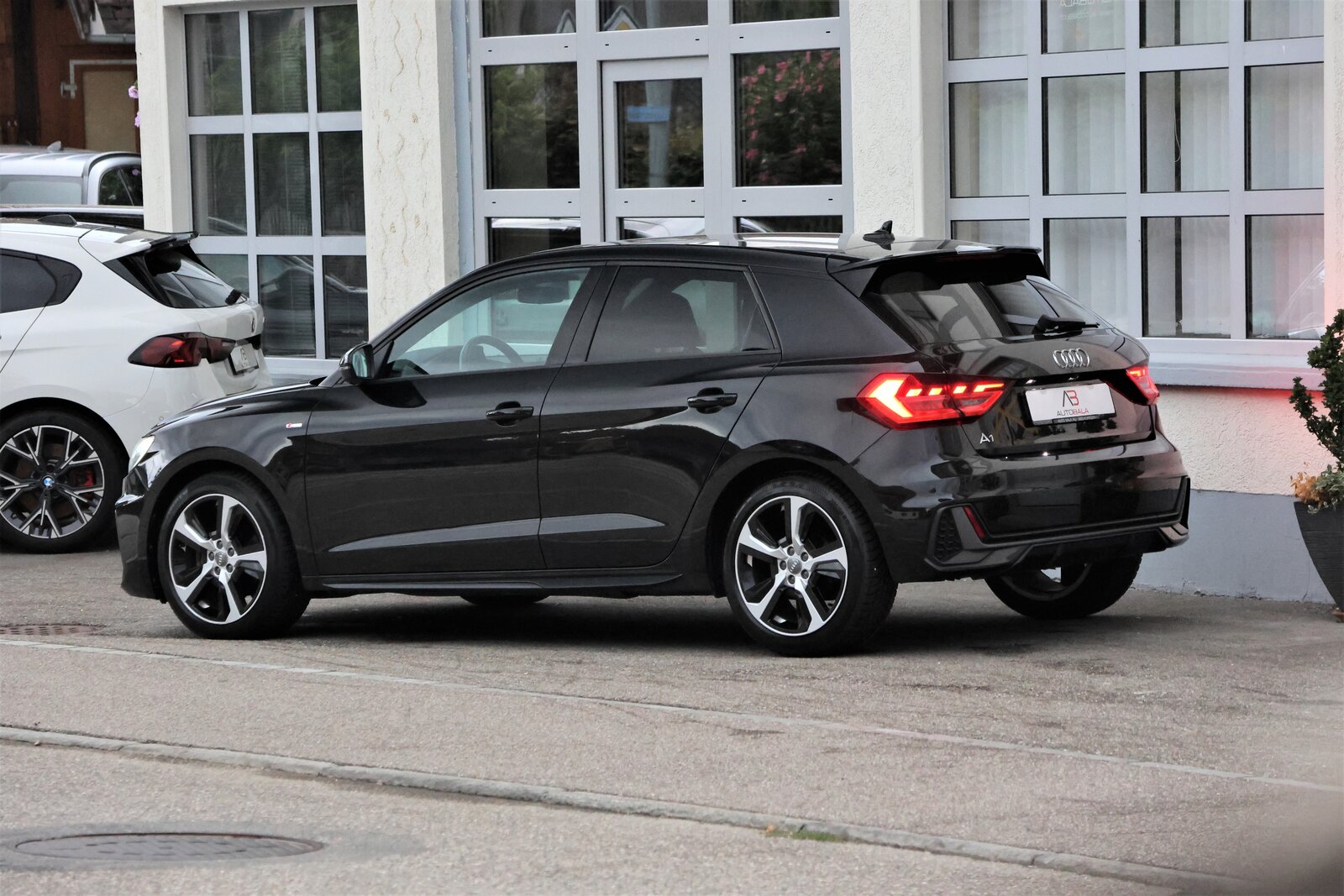 AUDI A1 Sportback 30 TFSI S Line S-tronic, Petrol, Second hand / Used, Automatic - 4