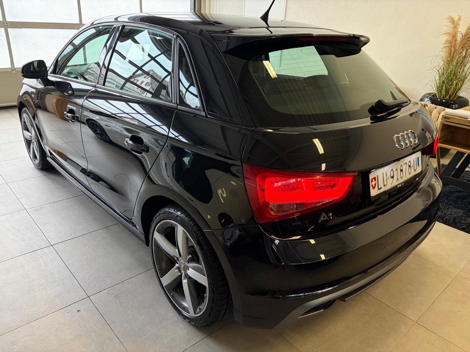AUDI A1 Sportback 1.2 TFSI Ambition ** S- LINE **, Benzin, Occasion / Gebraucht, Handschaltung - 3