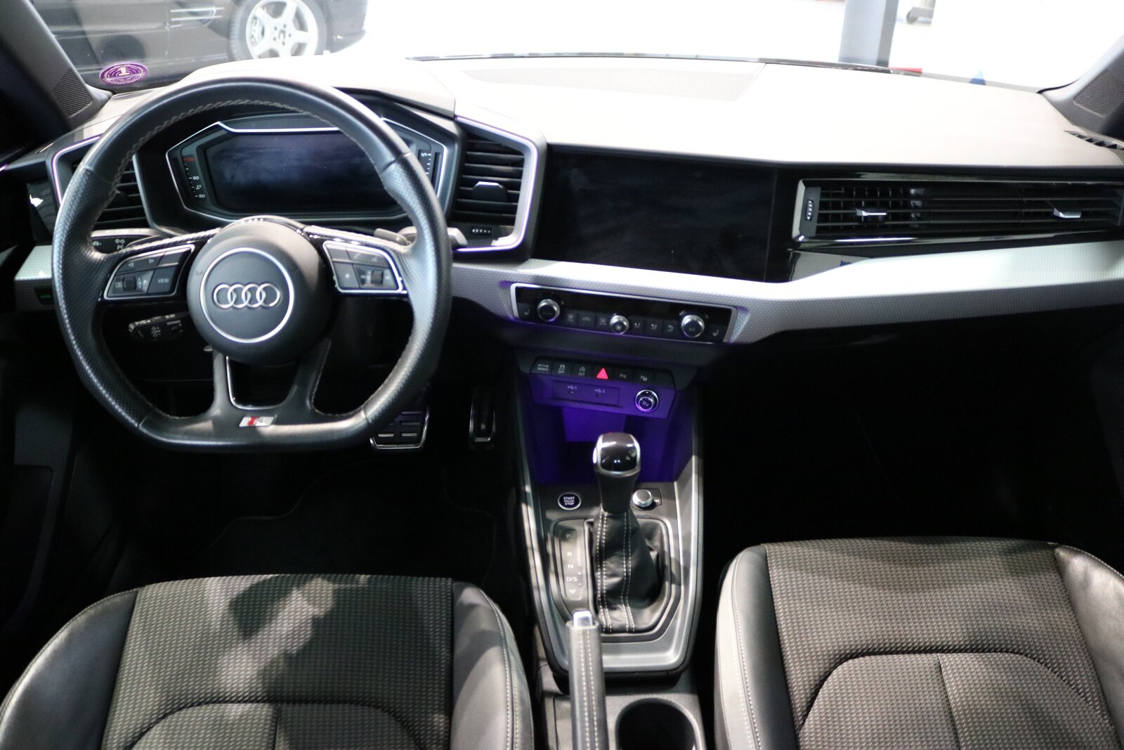AUDI A1 Sportback 40 TFSI S Line S-tronic, Benzin, Occasion / Gebraucht, Automatik - 2
