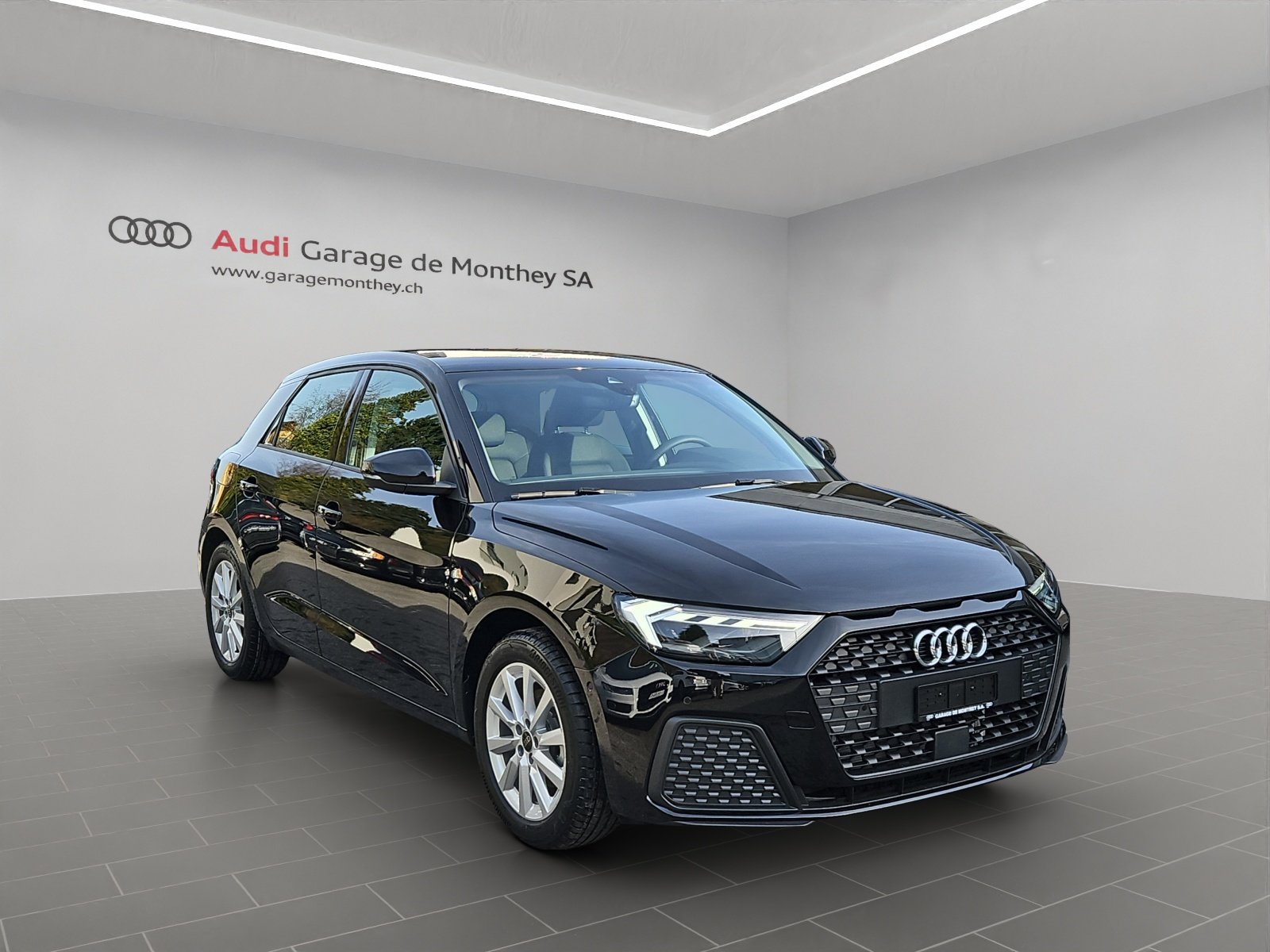 AUDI A1 Sportback 30 TFSI Attraction S-tronic, Petrol, Ex-demonstrator, Automatic - 3