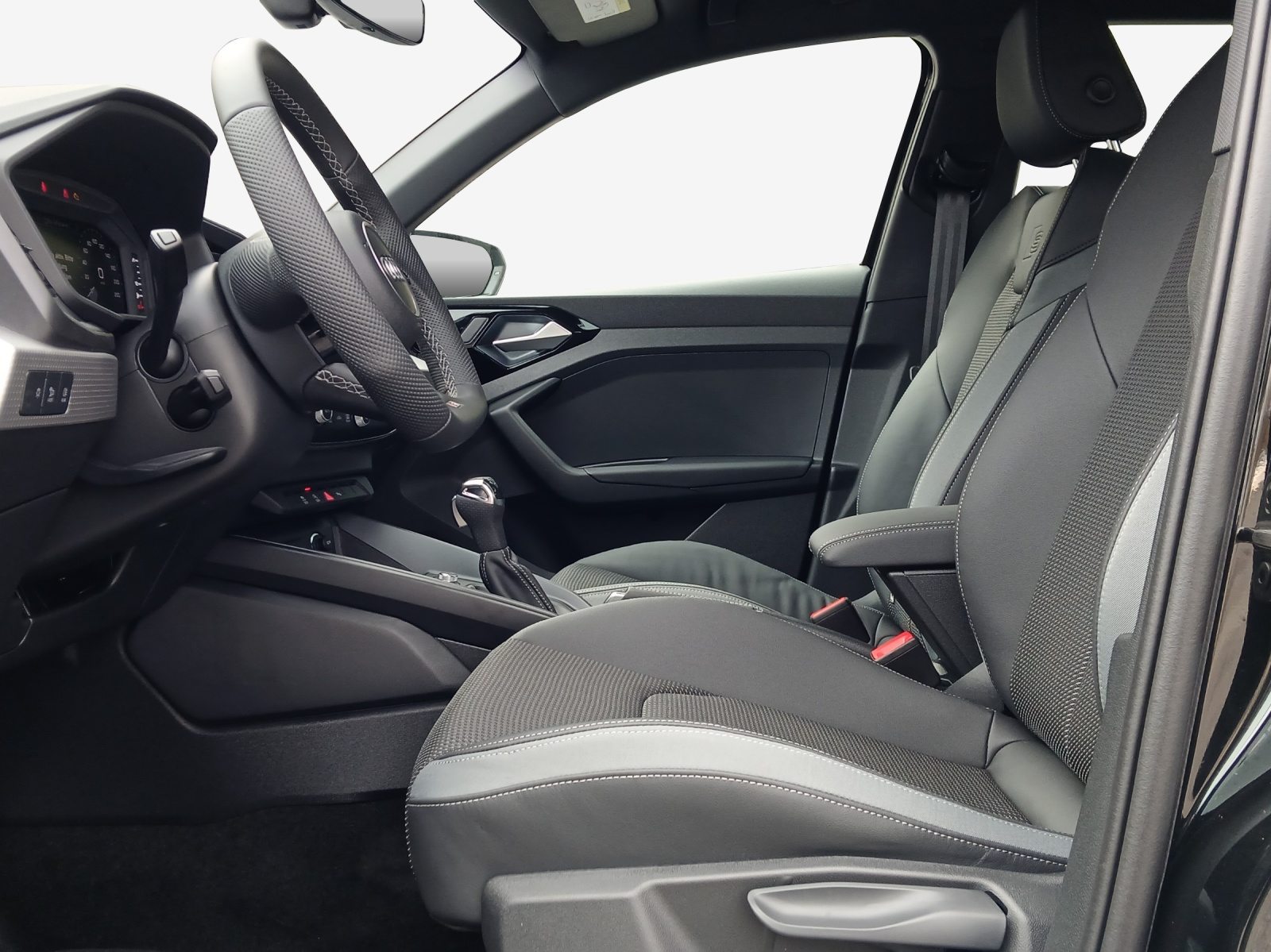 AUDI A1 Sportback 30 TFSI Attraction, Petrol, Pre-registered new car, Automatic - 5