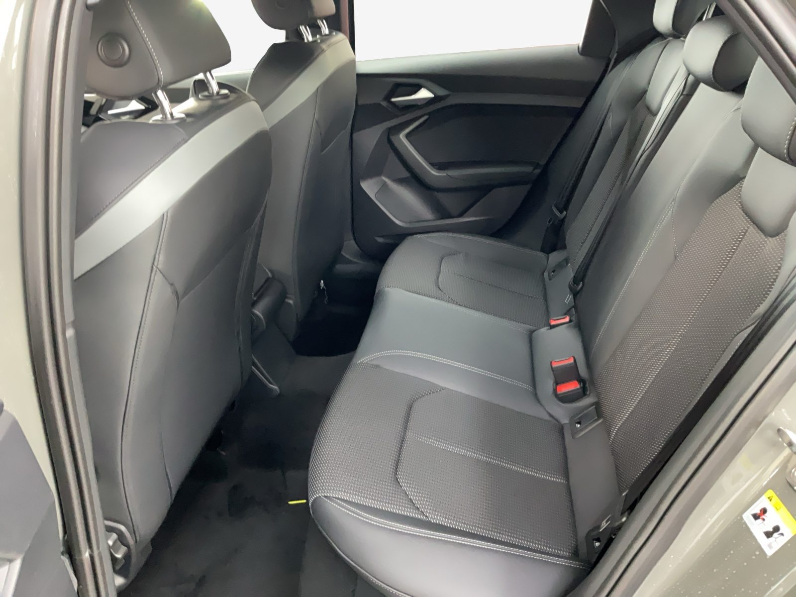AUDI A1 Sportback 30 TFSI Attraction, Petrol, Pre-registered new car, Automatic - 5