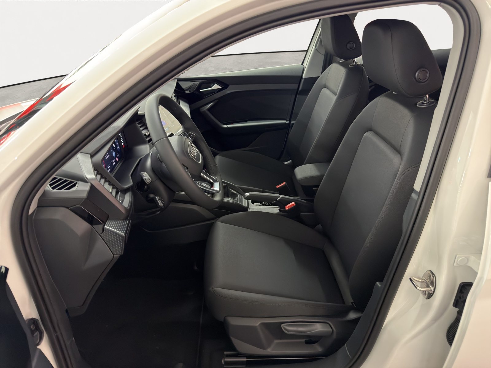 AUDI A1 Sportback 30 TFSI Attraction, Petrol, New car, Automatic - 5