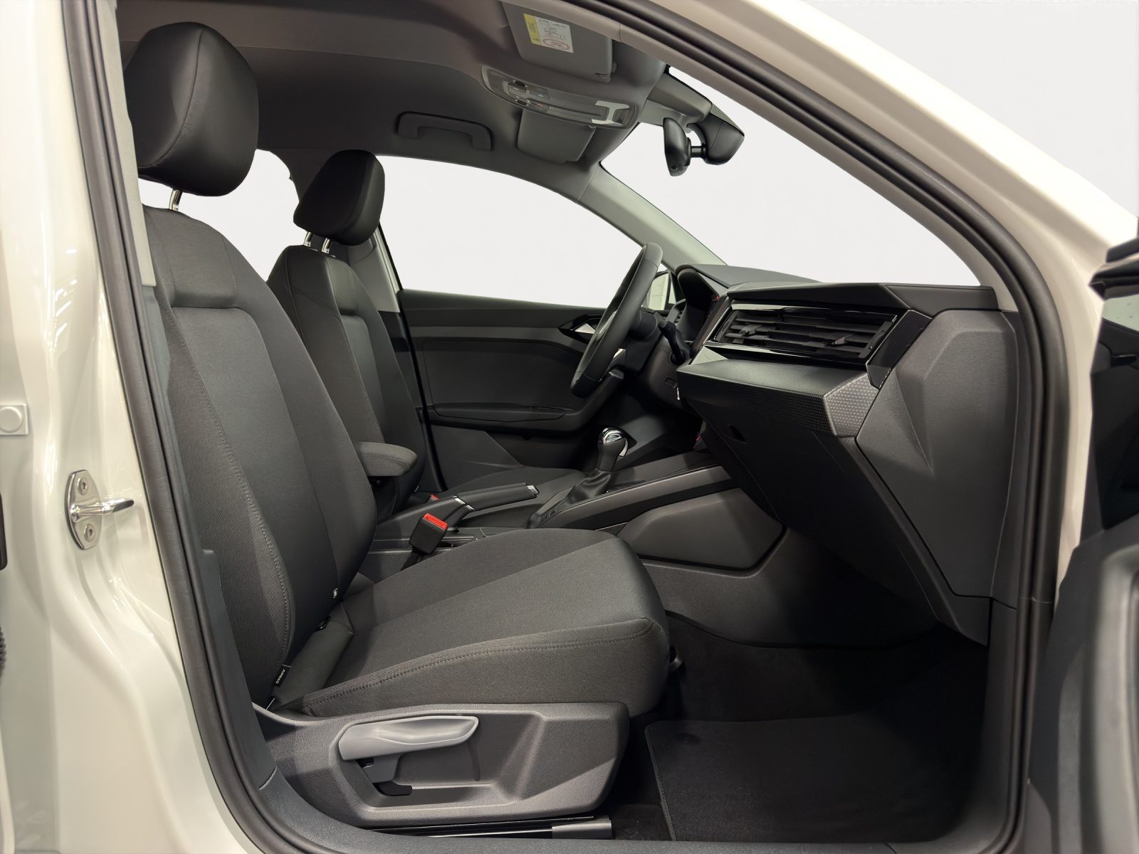 AUDI A1 Sportback 30 TFSI Attraction, Petrol, New car, Automatic - 7