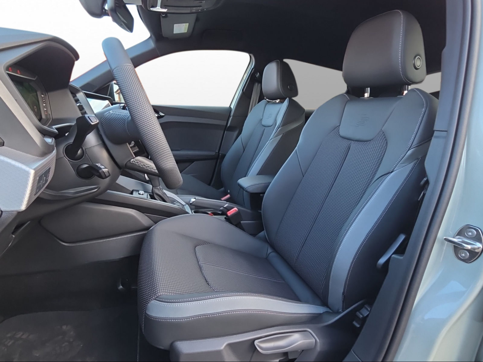 AUDI A1 Sportback 30 TFSI Attraction, Petrol, New car, Automatic - 7