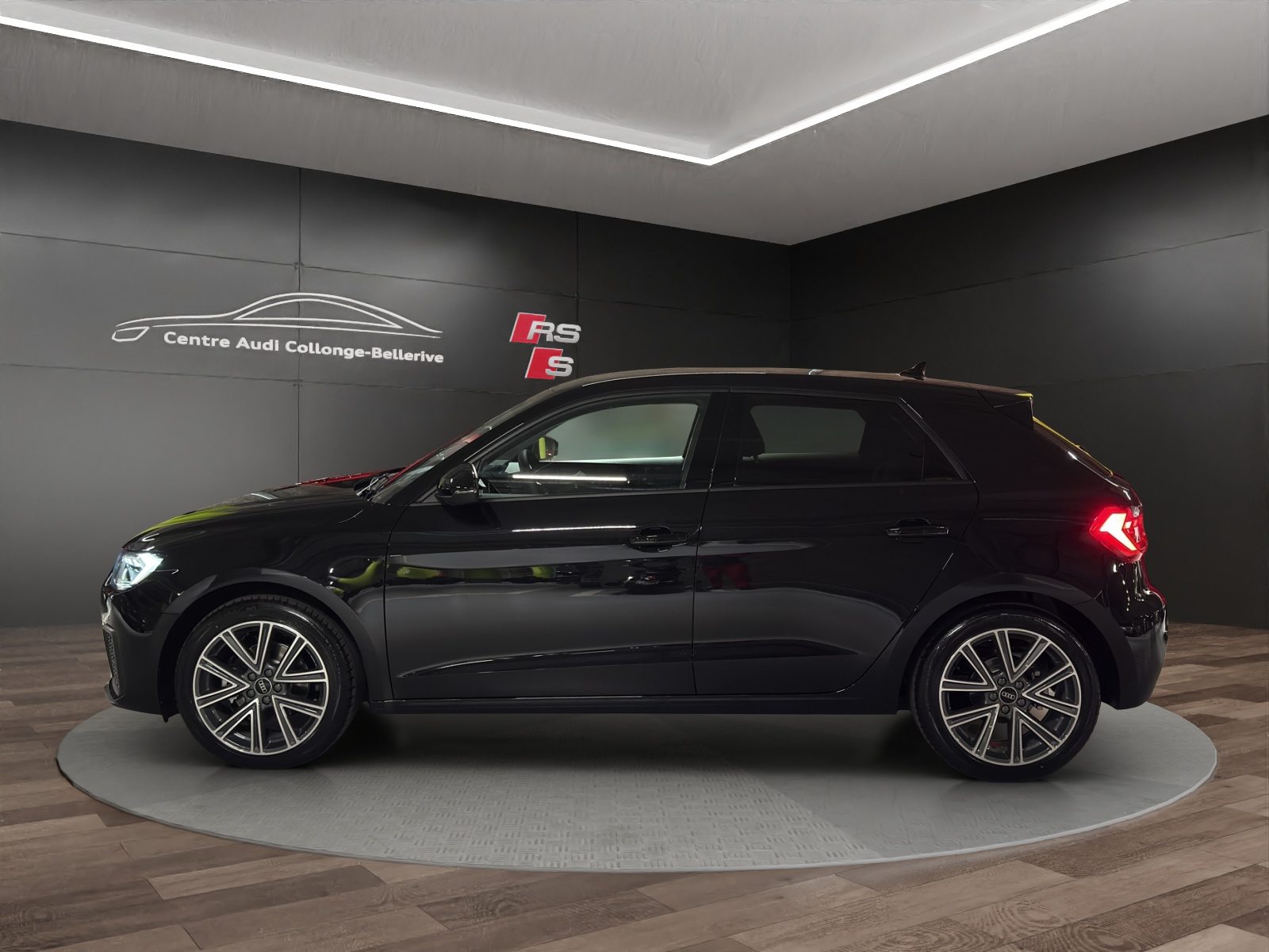 AUDI A1 Sportback 30 TFSI Attraction, Petrol, New car, Automatic - 3