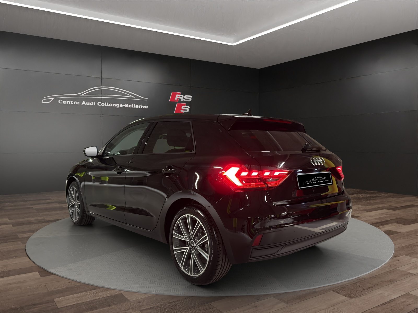 AUDI A1 Sportback 30 TFSI Attraction, Petrol, New car, Automatic - 4