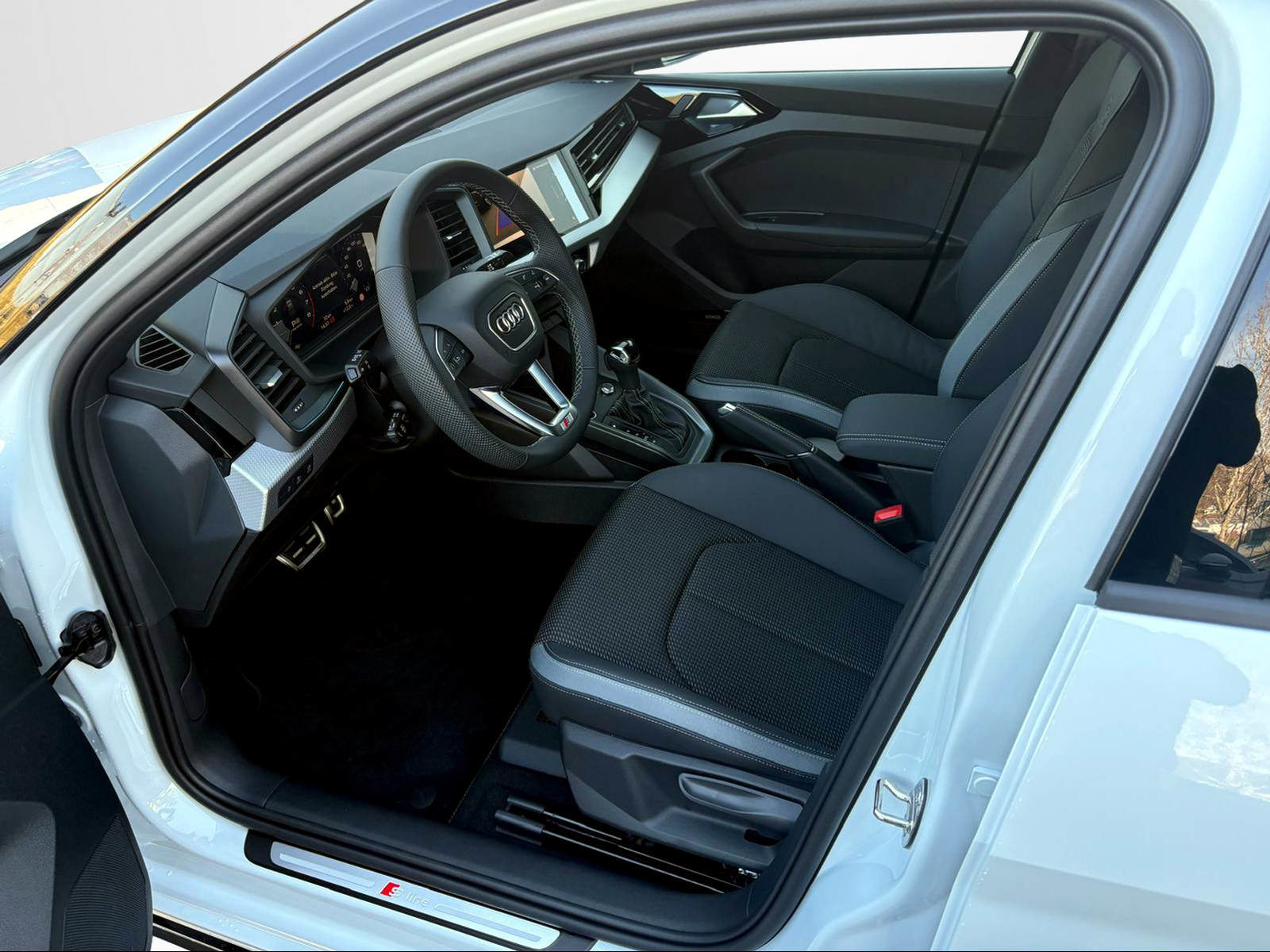 AUDI A1 Sportback 30 TFSI S line Attraction, Petrol, New car, Automatic - 4