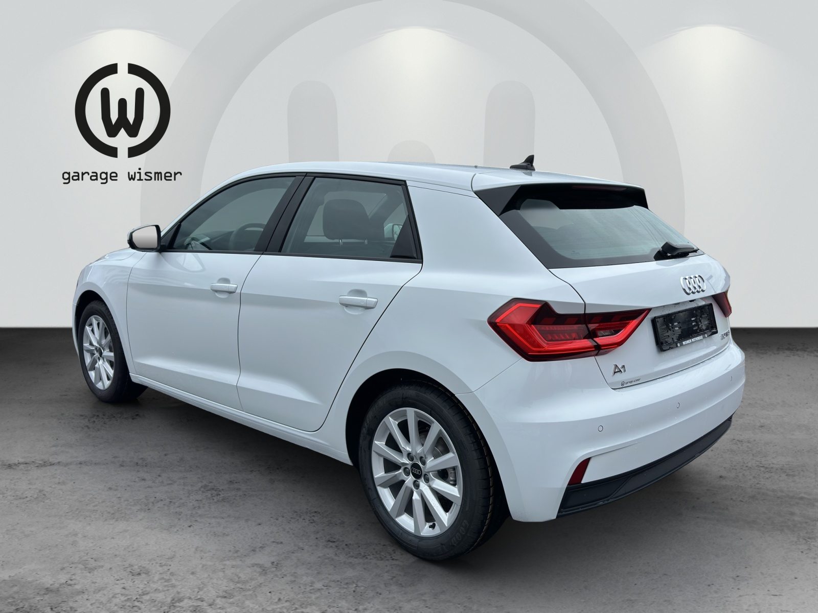 AUDI A1 Sportback 30 TFSI Attraction, Petrol, New car, Automatic - 3