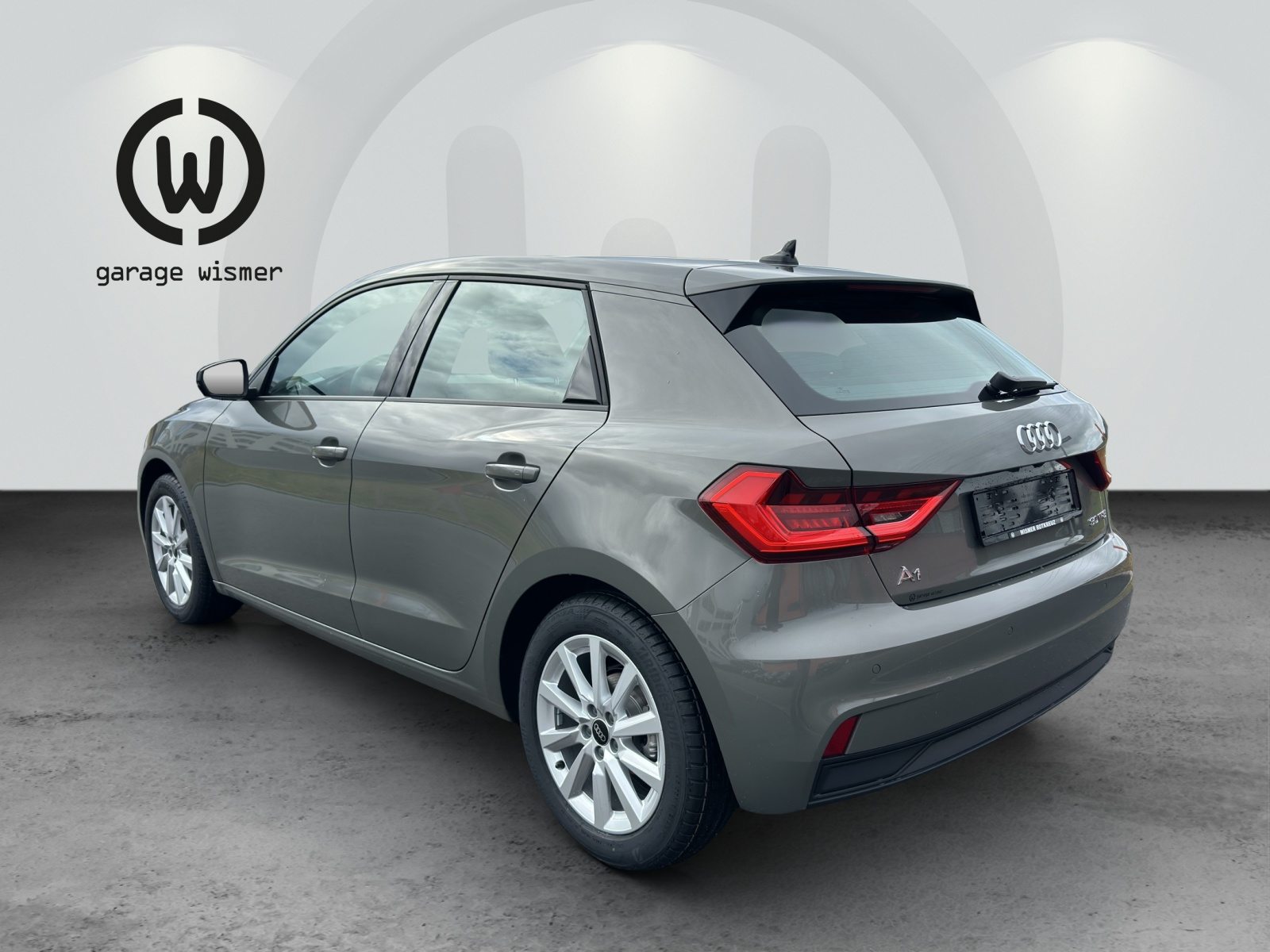 AUDI A1 Sportback 30 TFSI Attraction, Petrol, New car, Automatic - 3