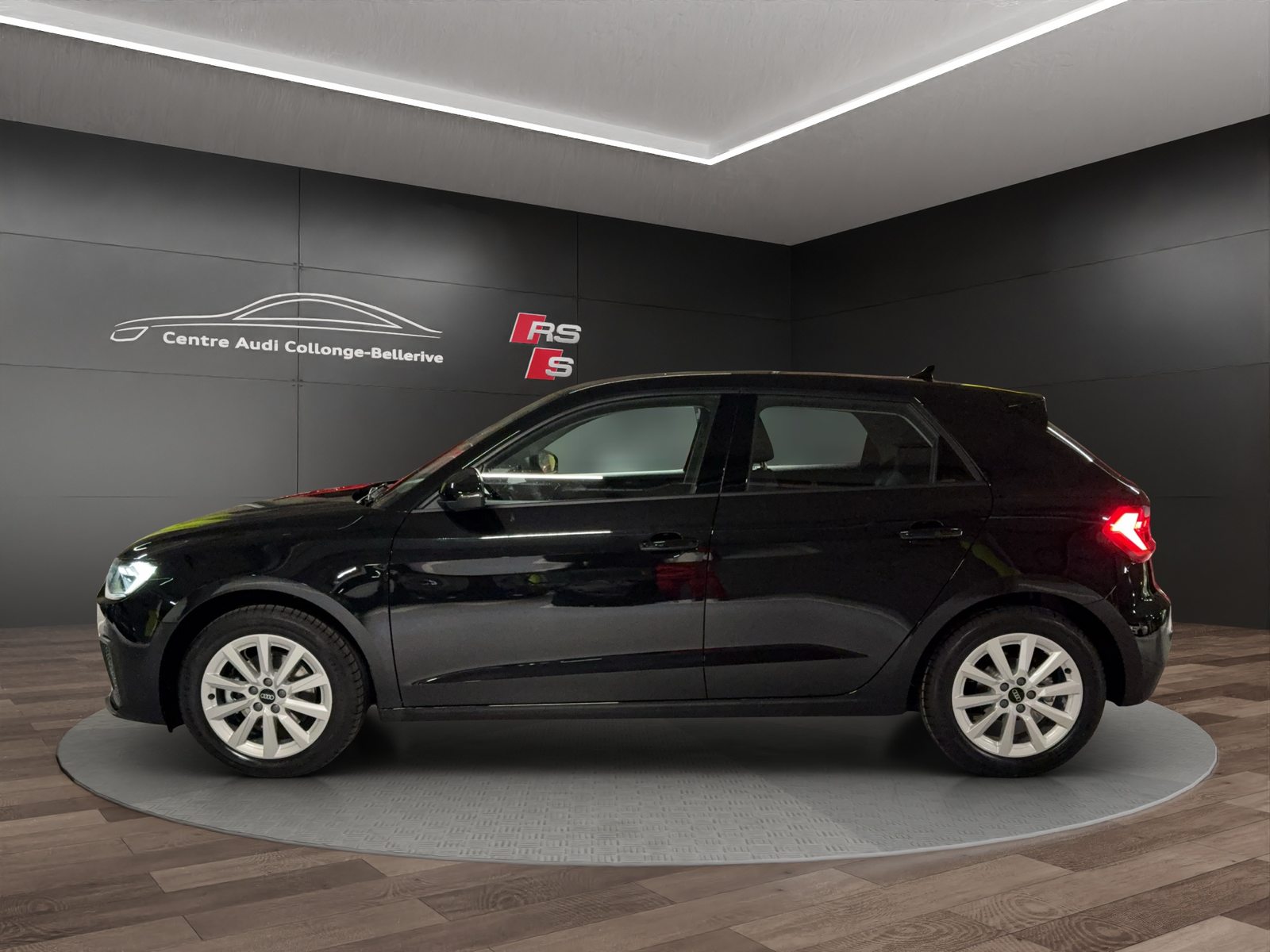 AUDI A1 Sportback 30 TFSI Attraction, Benzin, Occasion / Gebraucht, Automatik - 3