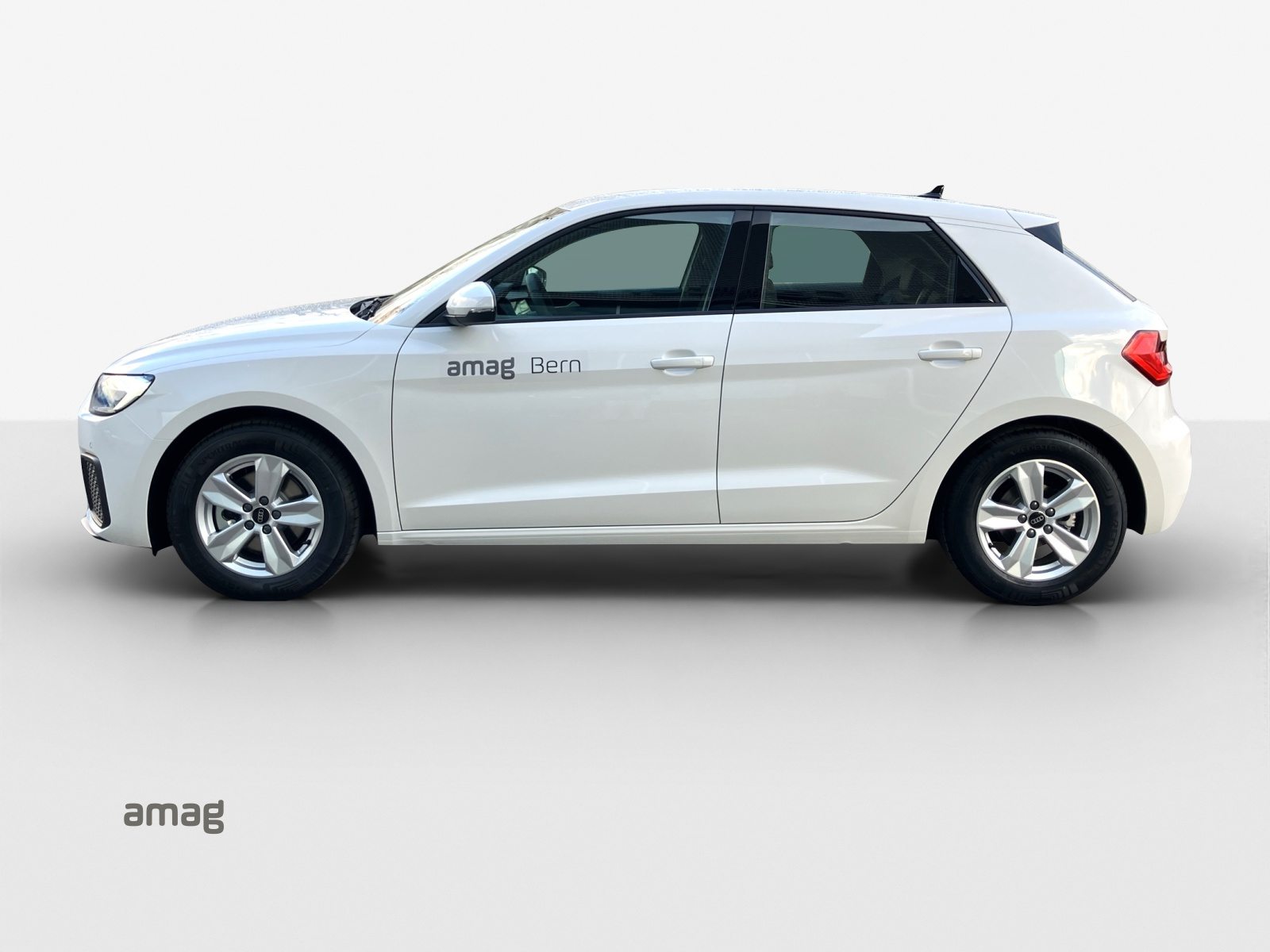 AUDI A1 Sportback 30 TFSI Attraction, Benzin, Occasion / Gebraucht, Automatik - 2
