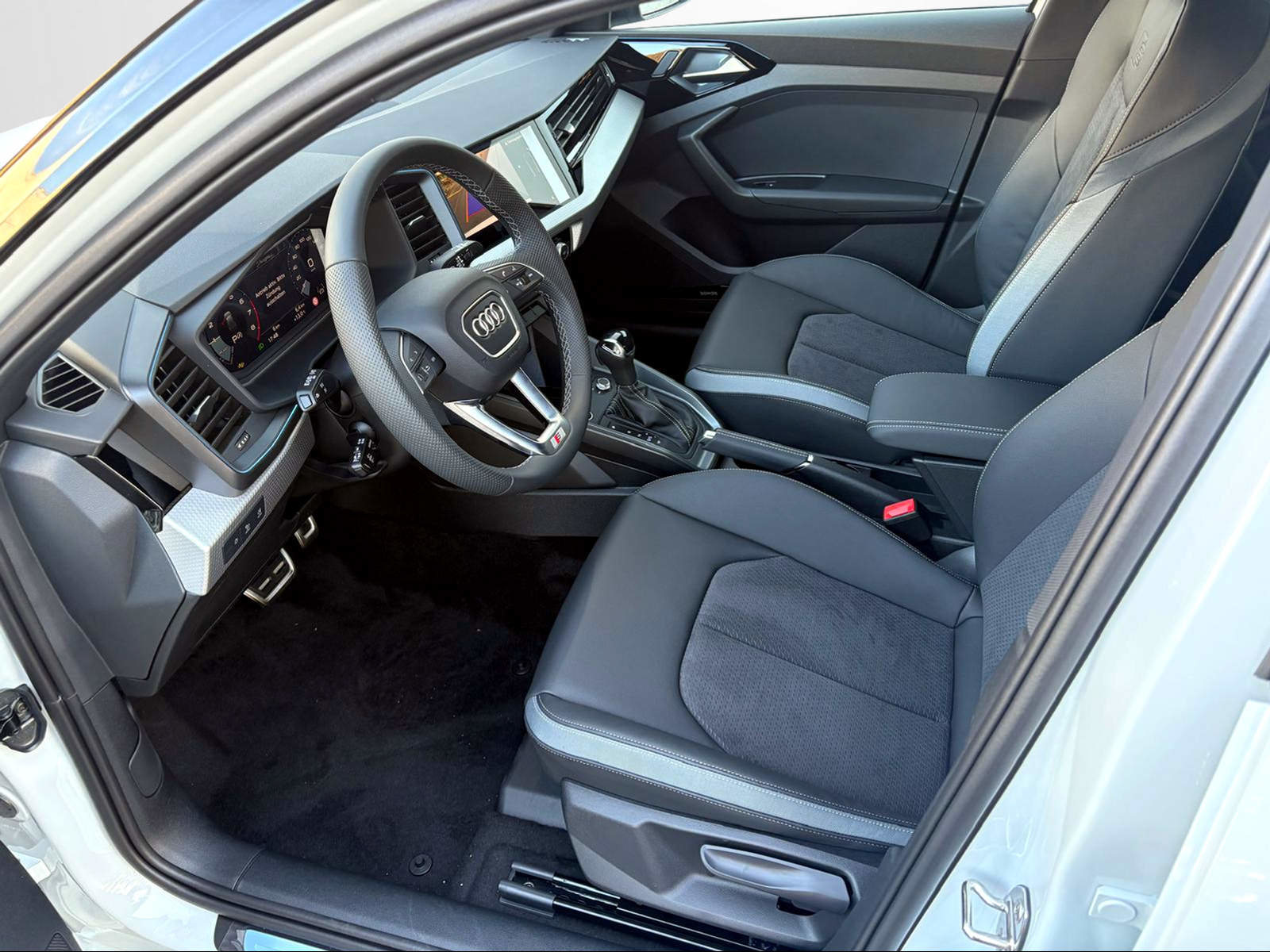 AUDI A1 Sportback 30 TFSI S line Attraction, Petrol, Second hand / Used, Automatic - 5