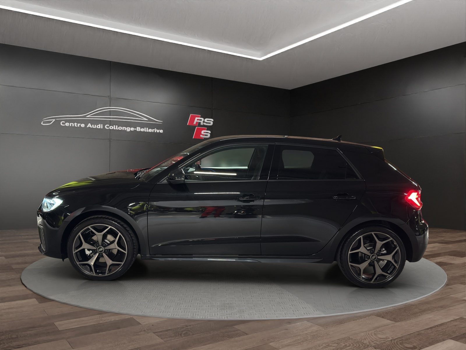 AUDI A1 Sportback 30 TFSI Attraction, Benzin, Occasion / Gebraucht, Automatik - 3