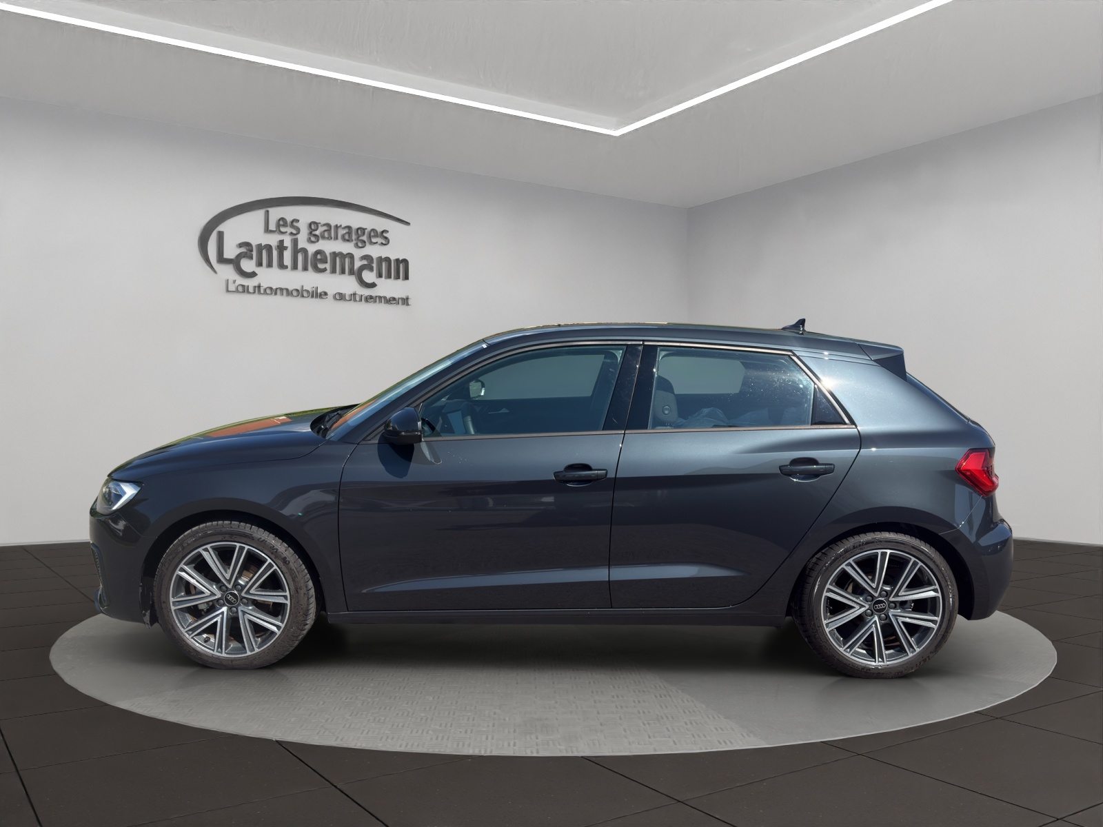 AUDI A1 Sportback 30 TFSI Attraction, Petrol, Second hand / Used, Automatic - 2