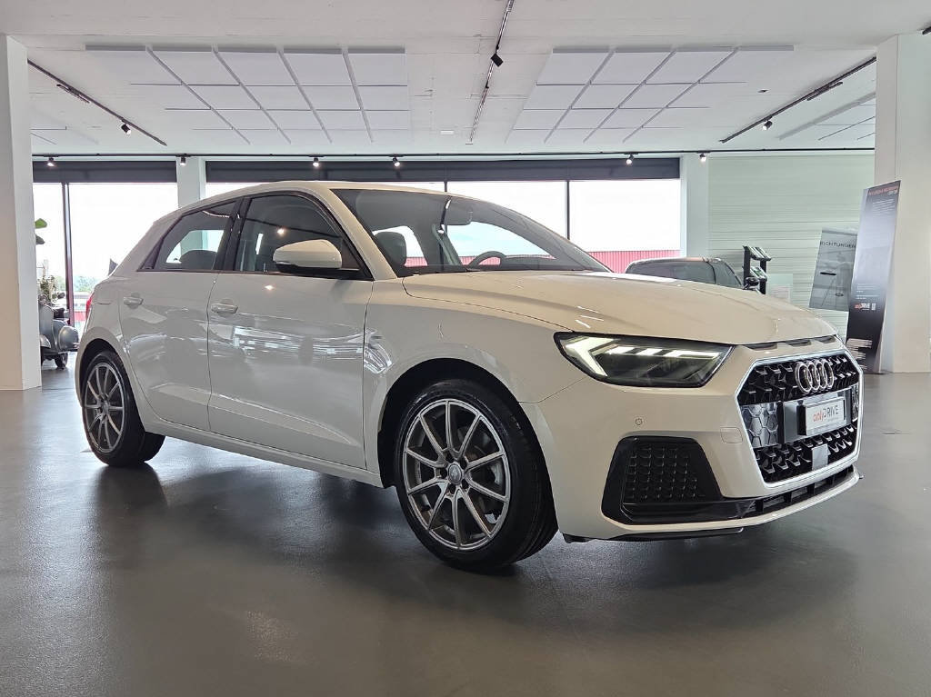 AUDI A1 Sportback 1.0 30 TFSI Attraction S-Tronic, Benzin, Occasion / Gebraucht, Automatik - 2