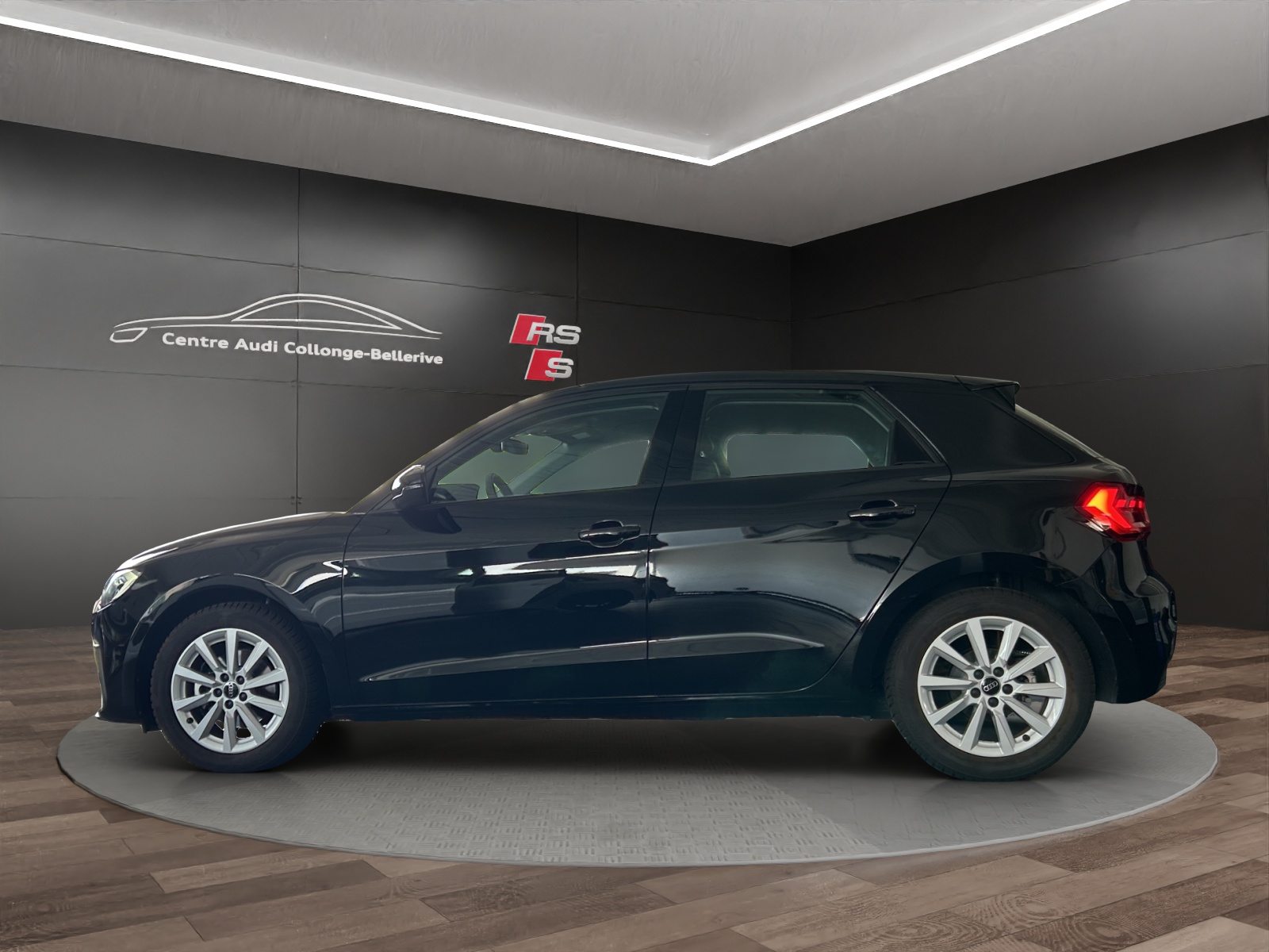 AUDI A1 Sportback 30 TFSI Attraction, Benzin, Occasion / Gebraucht, Automatik - 3