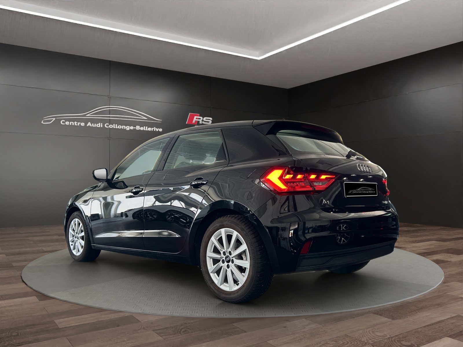 AUDI A1 Sportback 30 TFSI Attraction, Benzin, Occasion / Gebraucht, Automatik - 4