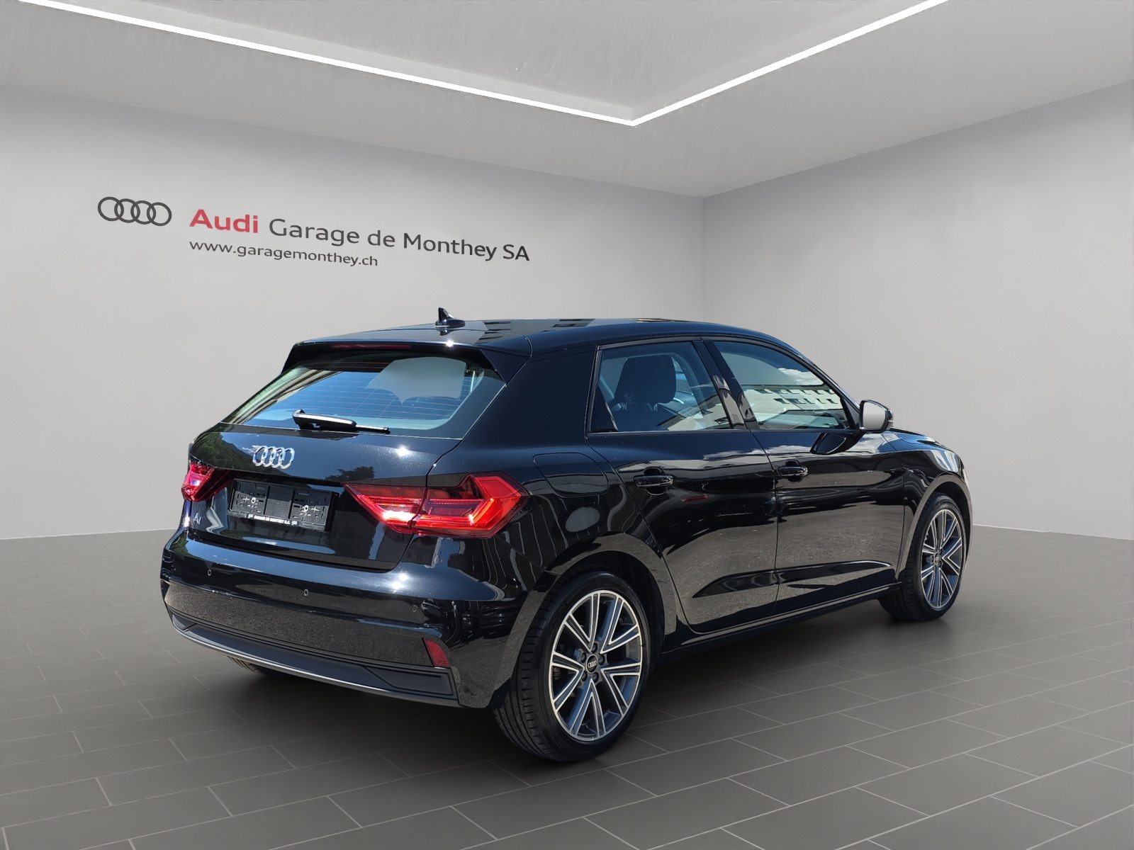 AUDI A1 Sportback 30 TFSI Attraction, Petrol, Second hand / Used, Automatic - 4