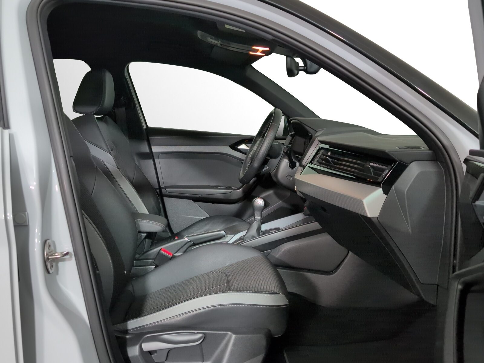 AUDI A1 Sportback 30 TFSI Attraction, Benzin, Occasion / Gebraucht, Handschaltung - 7