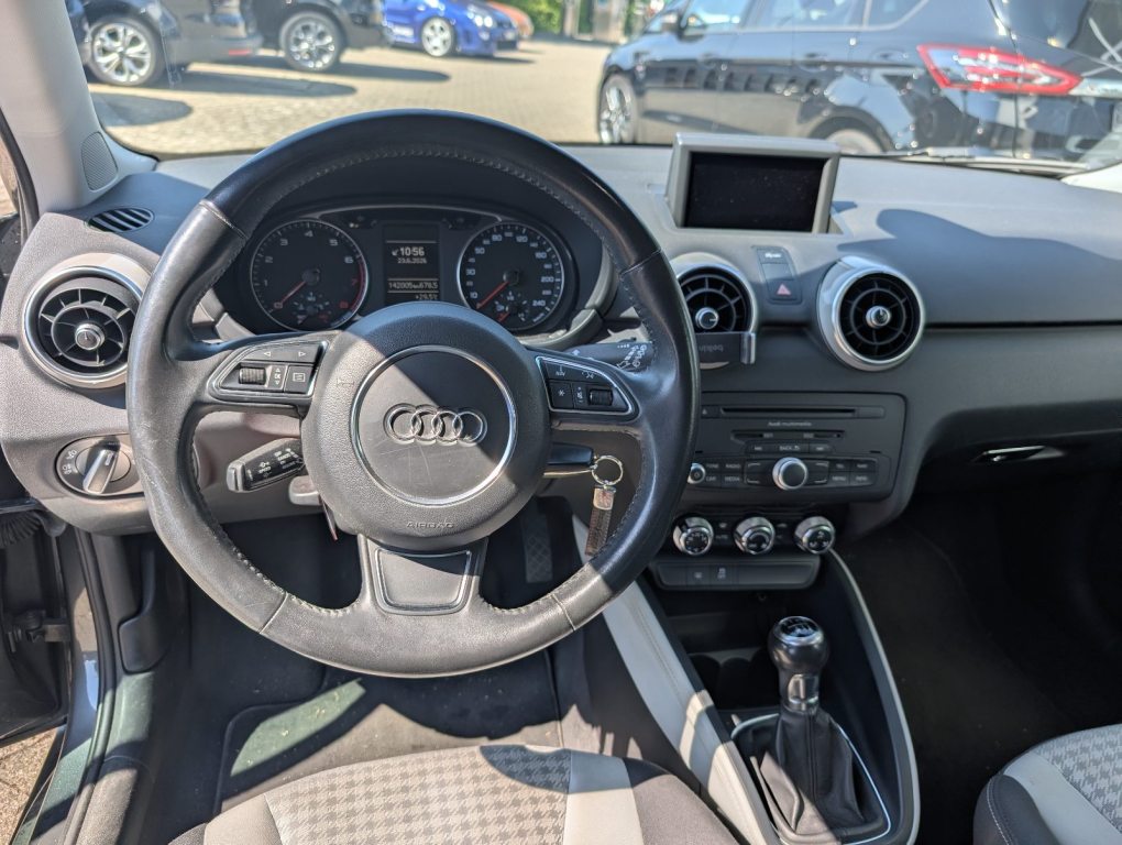 AUDI A1 1.4 TFSI Ambition, Benzin, Occasion / Gebraucht, Handschaltung - 4