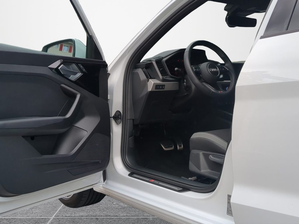 AUDI A1 1.0 30 TFSI S Line Attraction S-Tronic, Petrol, Second hand / Used, Automatic - 4