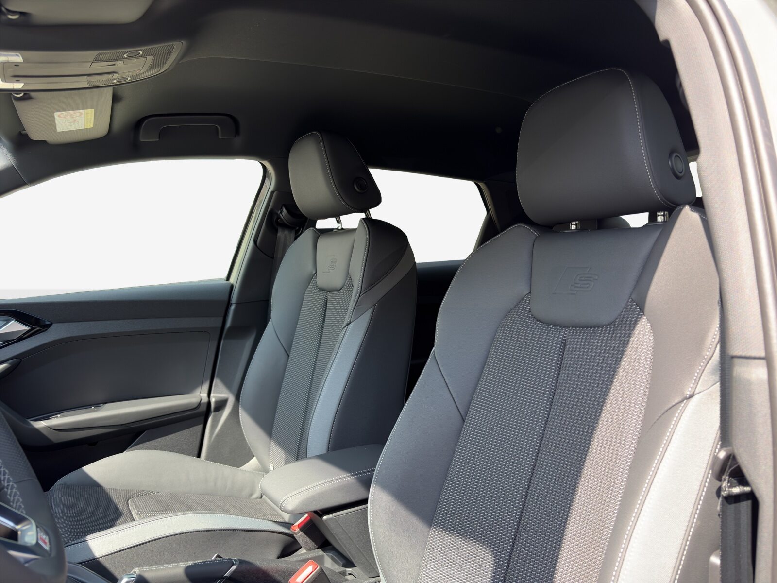 AUDI A1 Sportback 30 TFSI S line Attraction, Petrol, Ex-demonstrator, Automatic - 6
