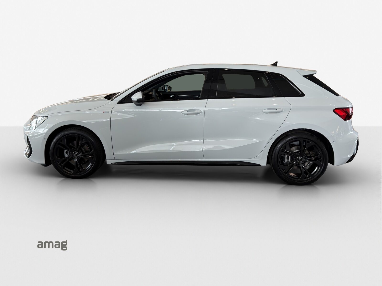 AUDI A3 Sportback TFSI 110 kW S line Attraction, Benzin, Neues Fahrzeug mit Tageszulassung, Automatik - 2