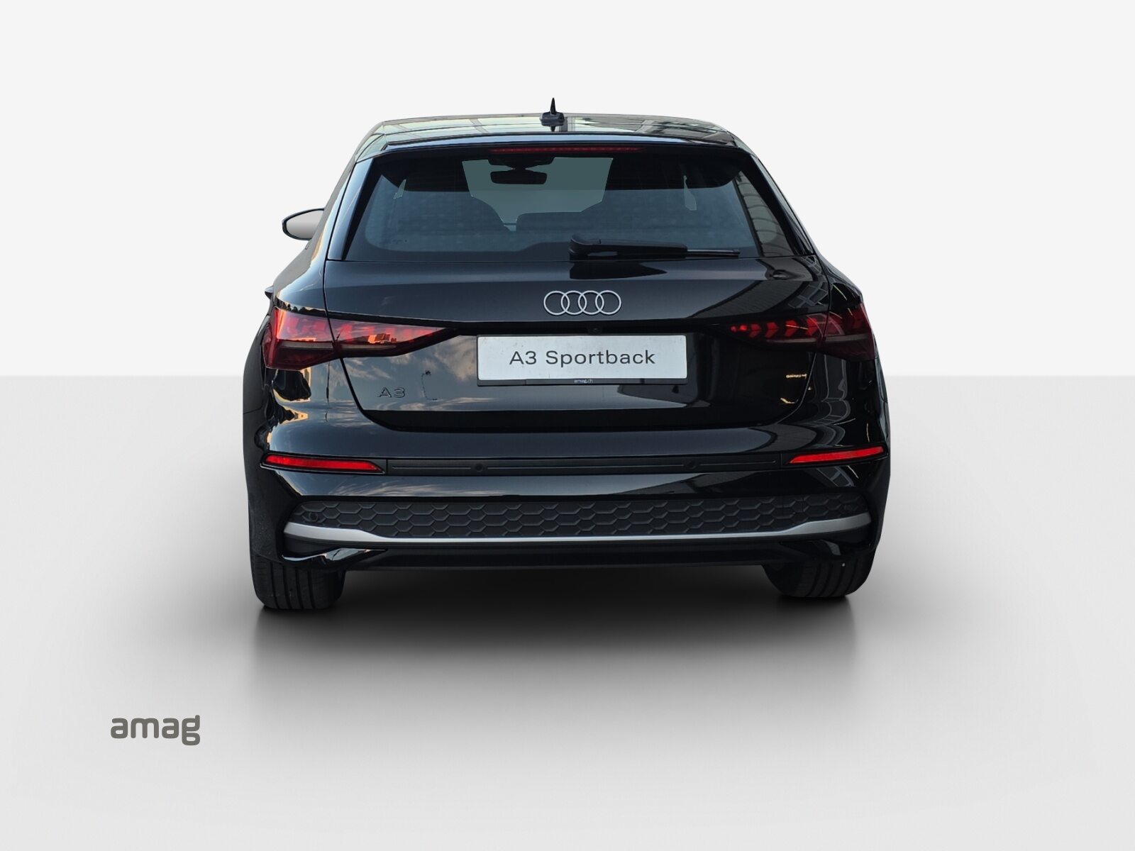 AUDI A3 Sportback TFSI 110 kW Attraction, Essence, Véhicule neuf pré-immatriculé, Automatique - 4