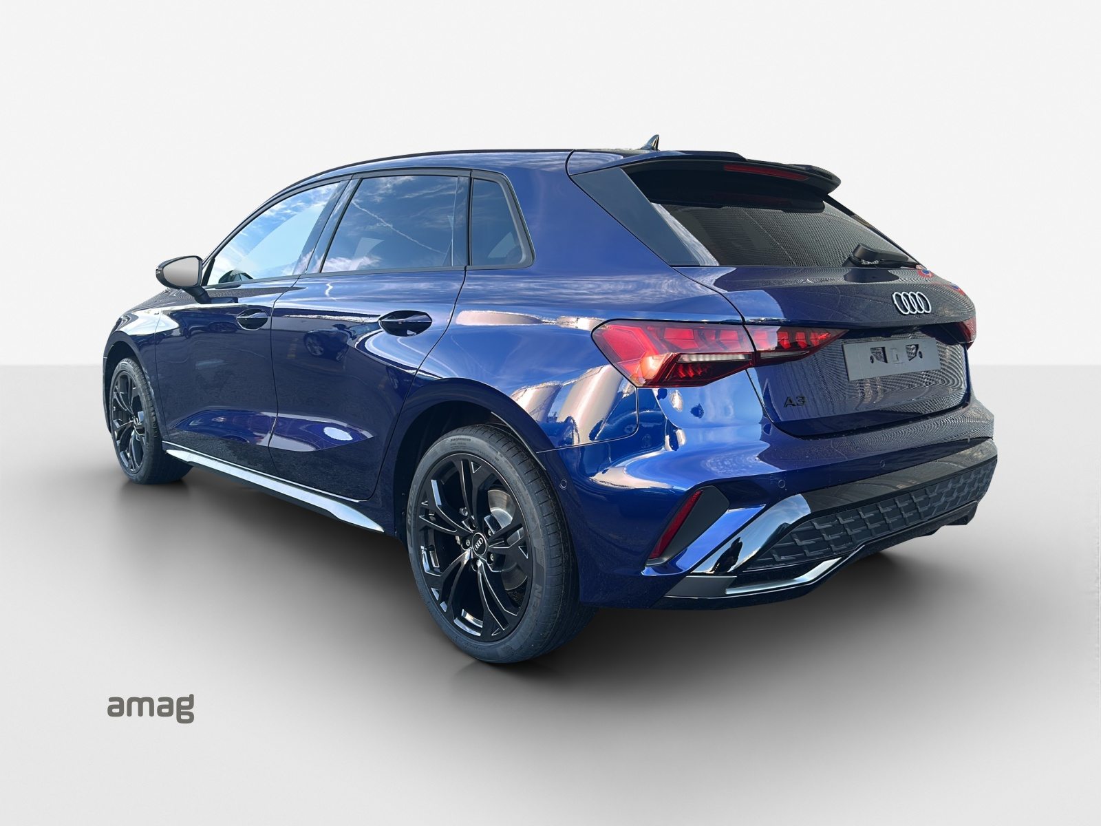 AUDI A3 Sportback TFSI 110 kW S line Attraction, Essence, Voiture nouvelle, Automatique - 3