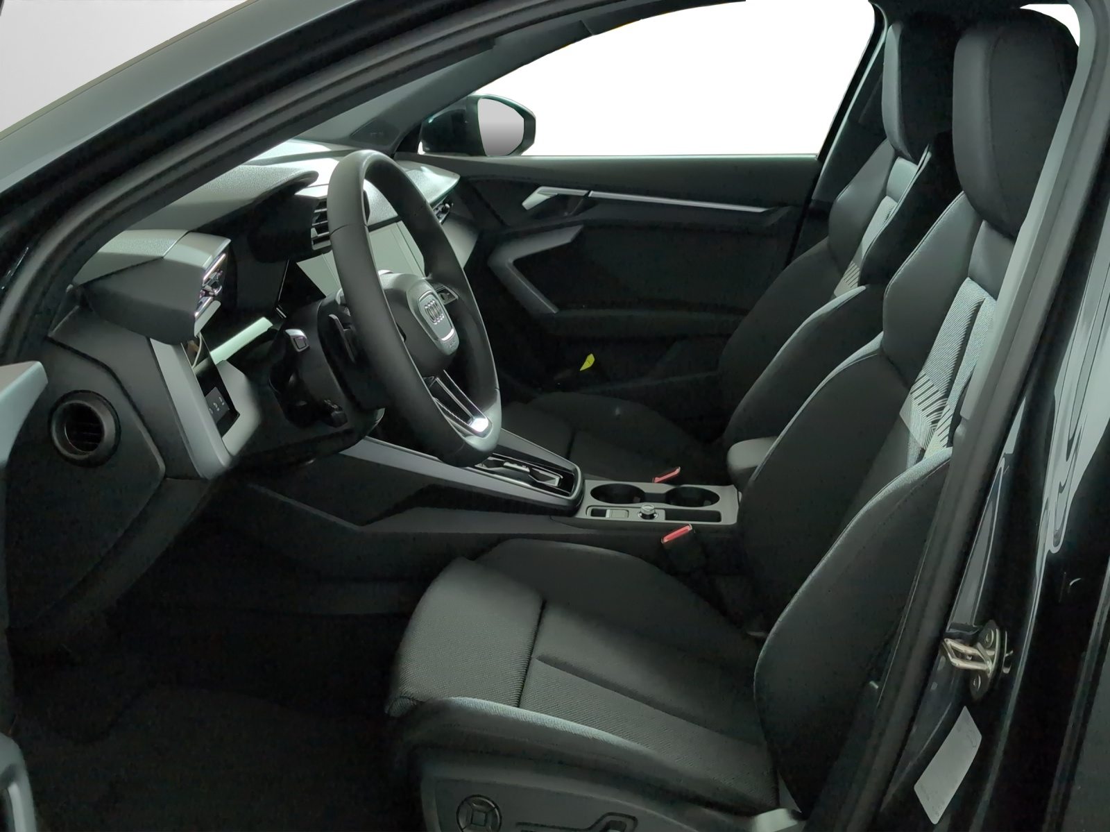 AUDI A3 Sportback TFSI 110 kW Attraction, Petrol, New car, Automatic - 6
