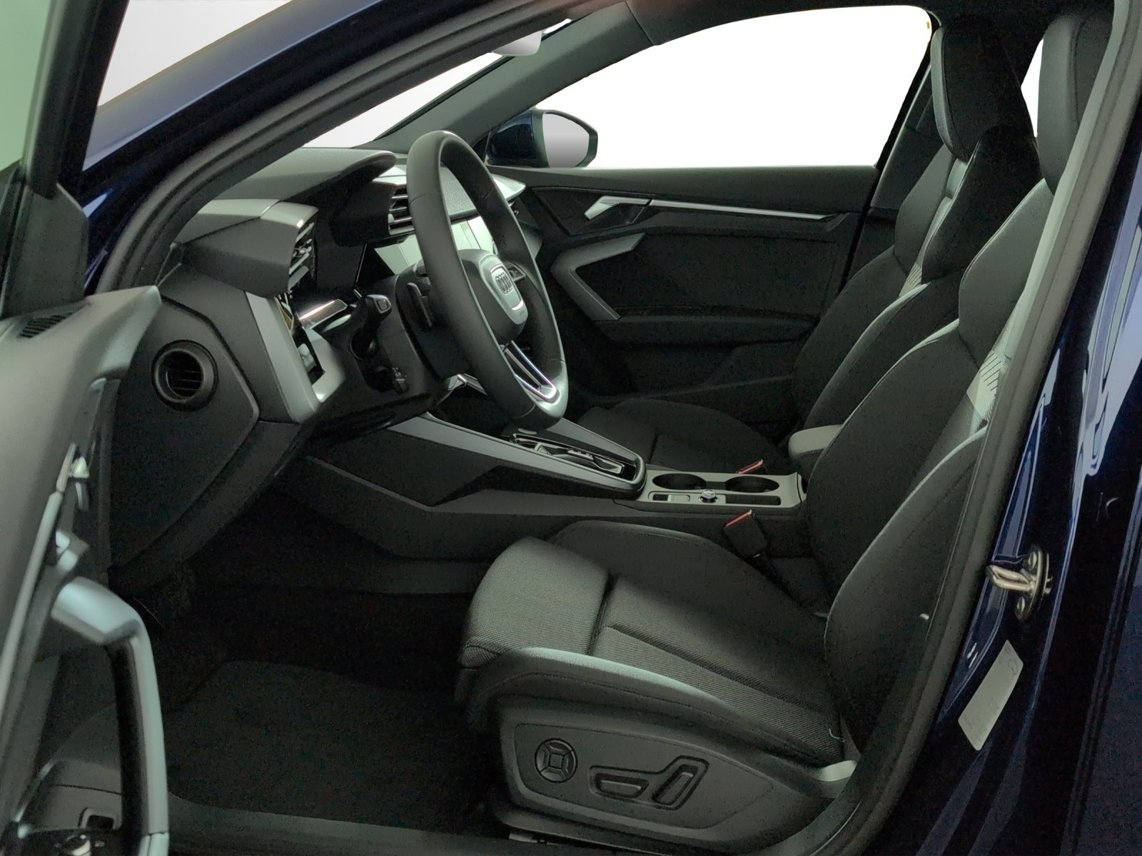AUDI A3 Sportback TFSI 110 kW Attraction, Petrol, New car, Automatic - 6