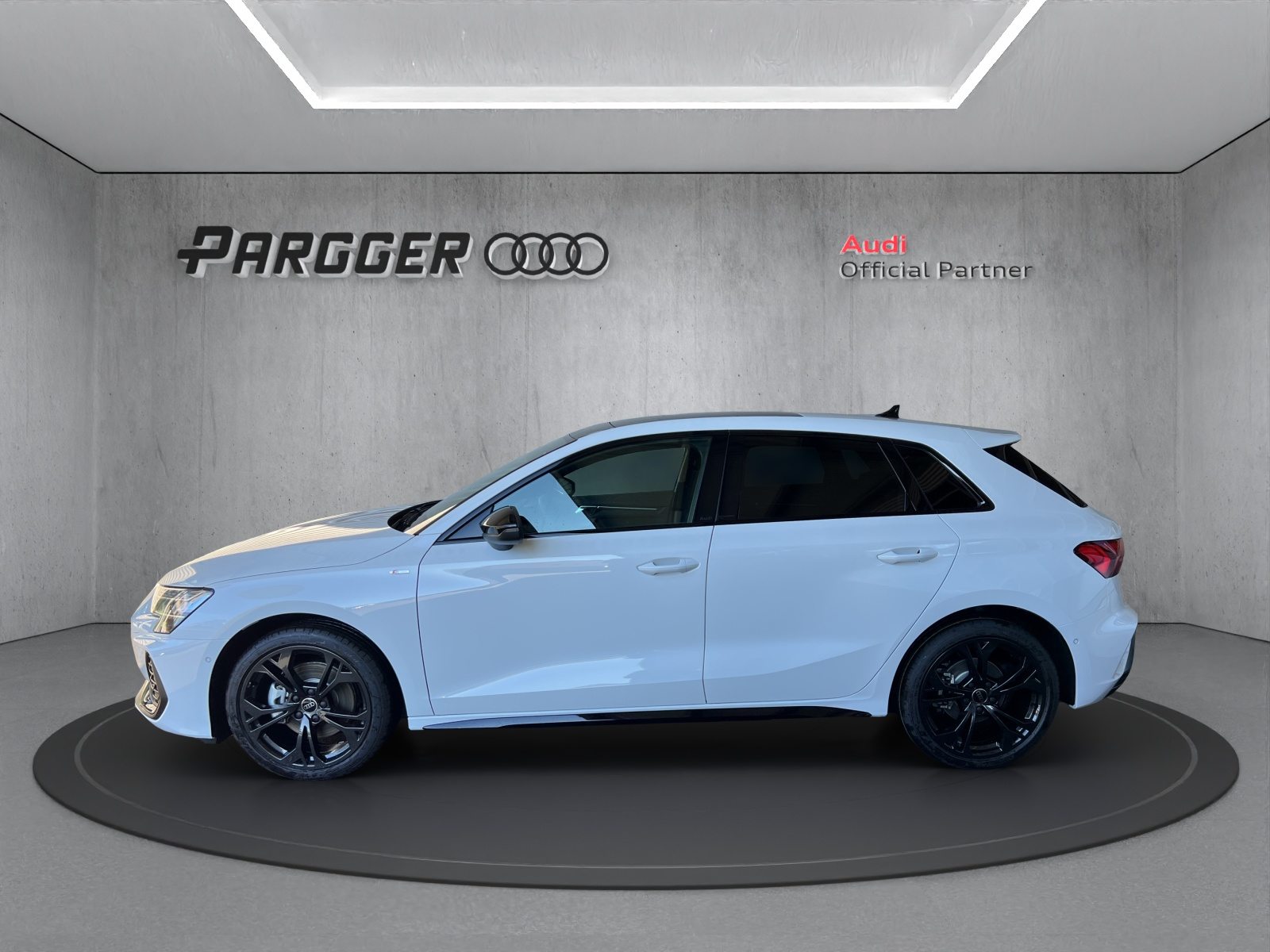 AUDI A3 Sportback TFSI 110 kW S line Attraction, Petrol, New car, Automatic - 3