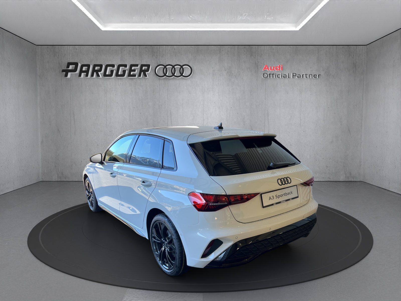 AUDI A3 Sportback TFSI 110 kW S line Attraction, Petrol, New car, Automatic - 5