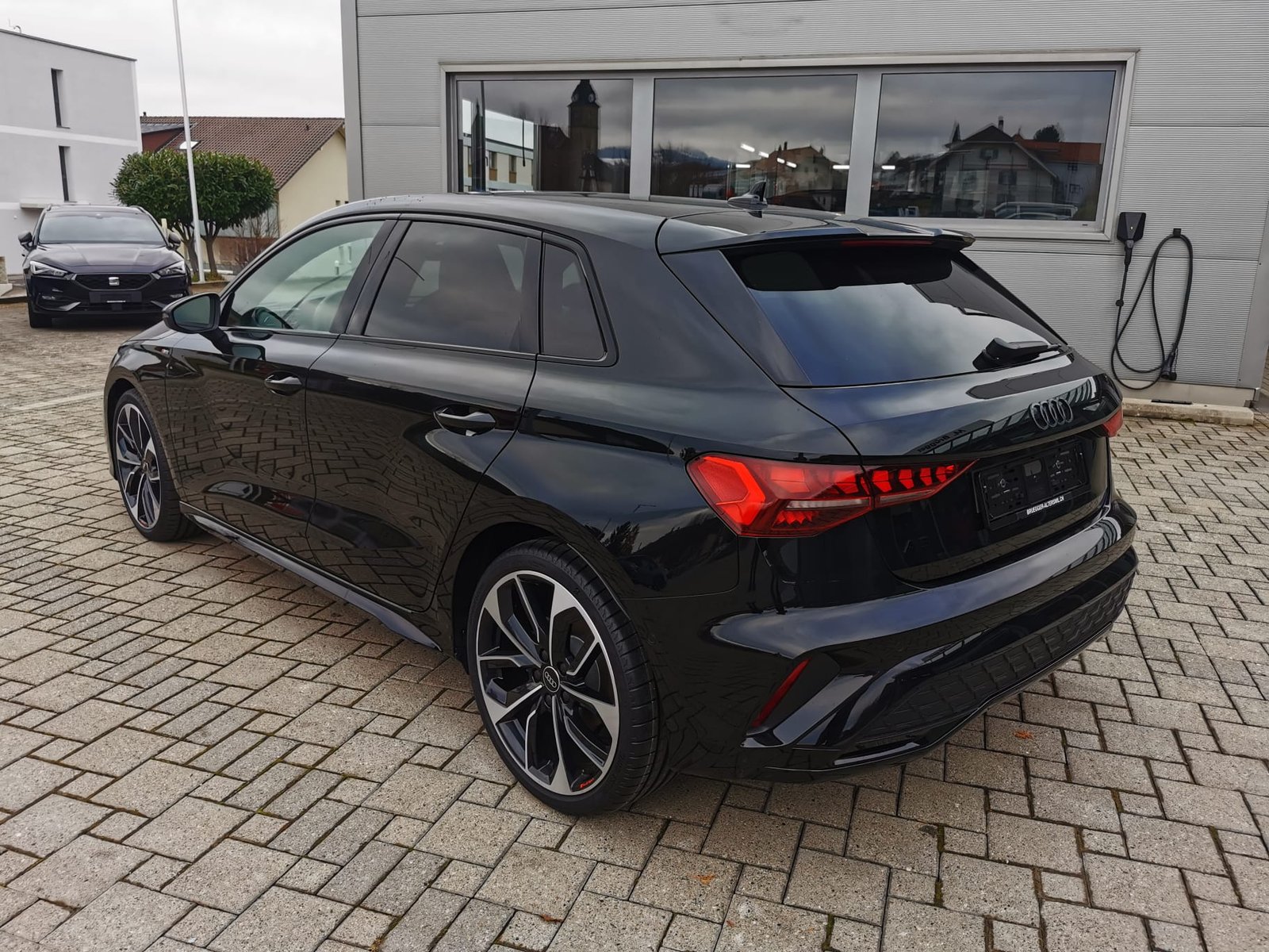 AUDI A3 Sportback 1.5 35 TFSI S Line S-Tronic, Mild-Hybrid Benzin/Elektro, Neuwagen, Automatik - 2