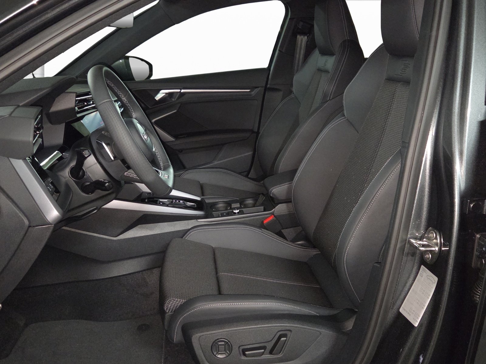 AUDI A3 Sportback TFSI 150 kW quattro S line S tronic, Petrol, New car, Automatic - 5