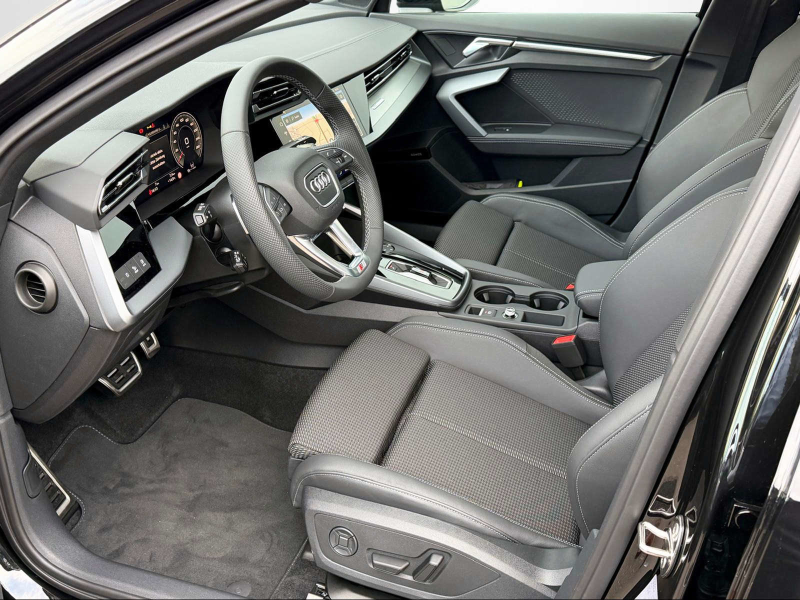 AUDI A3 Sportback TFSI 110 kW S line Attraction, Petrol, New car, Automatic - 5